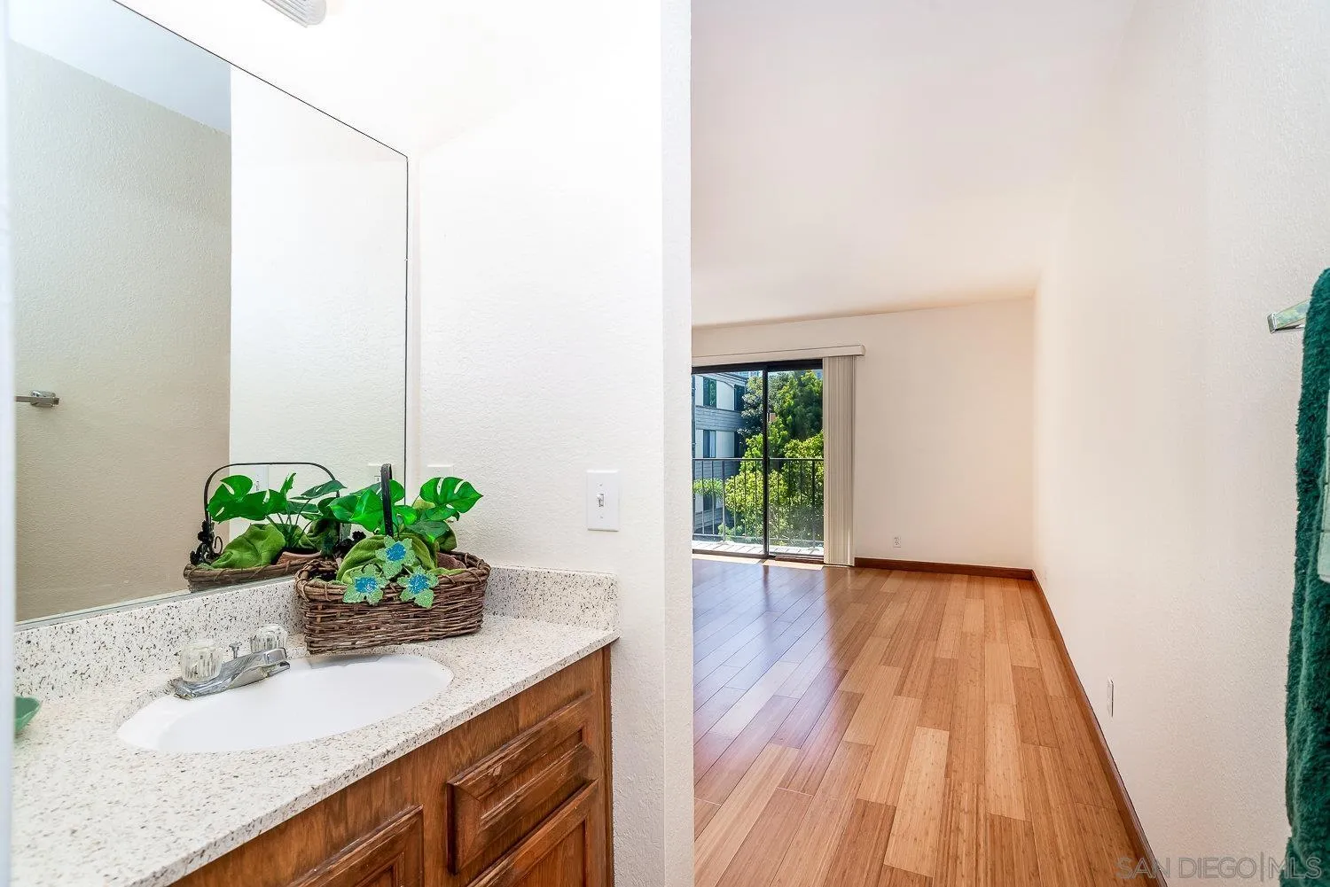 https://cdn.realtyfeed.com/cdn/127/260023742/ef8090011bc2a5d0d2d32dedd21115d4.webp