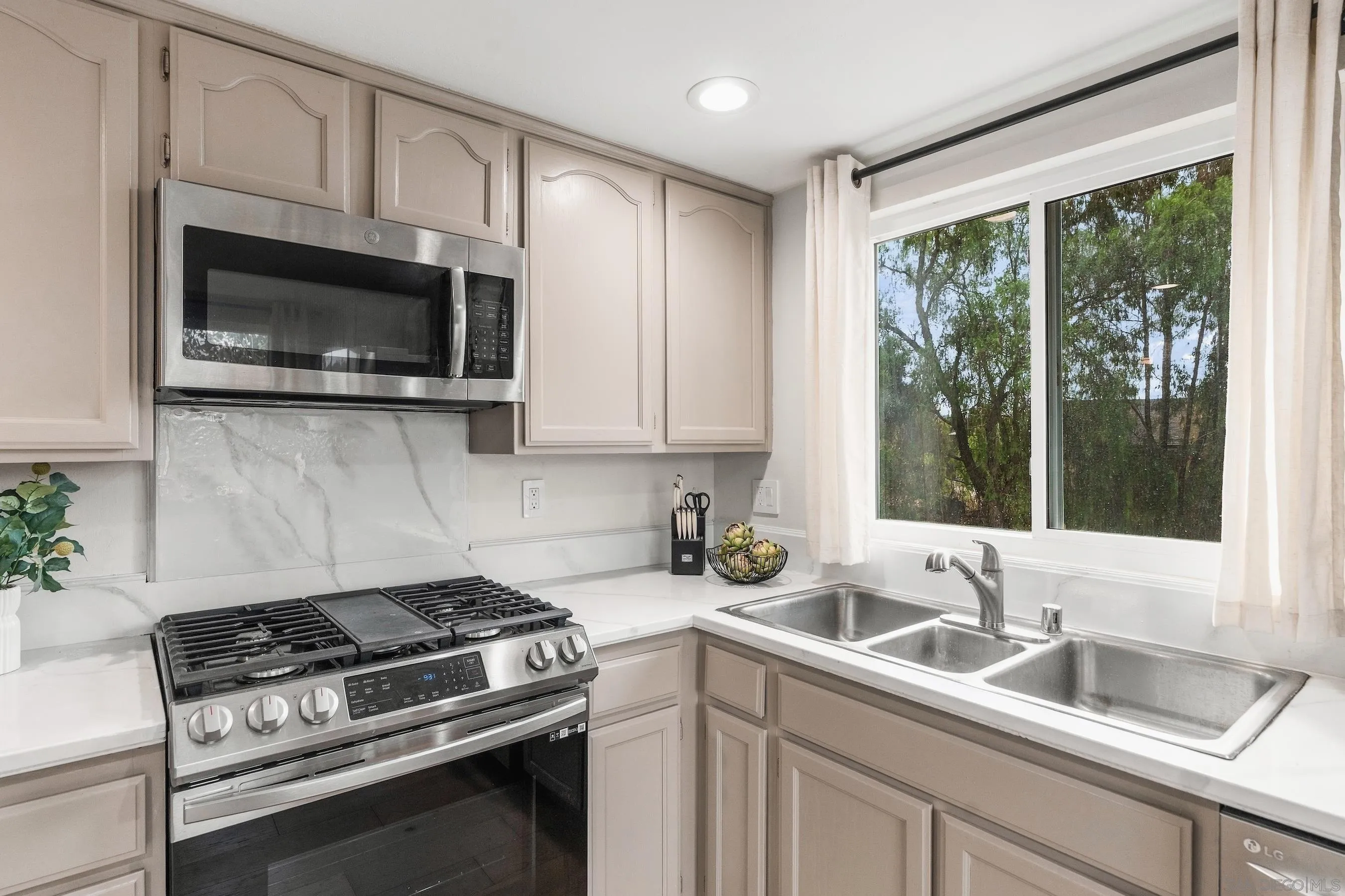 https://cdn.realtyfeed.com/cdn/127/260023757/c5bf8b46643e7d267ffb249a6871d4ce.webp
