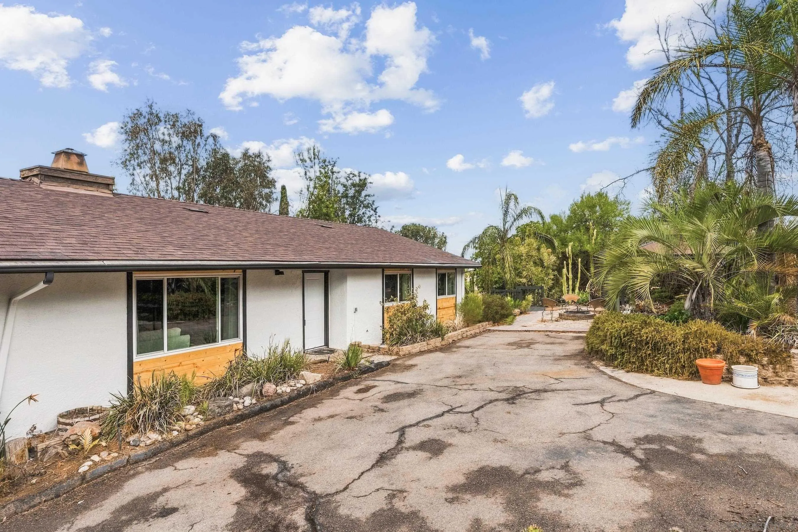 https://cdn.realtyfeed.com/cdn/127/260023757/c68fcdcb43f82e4689a1dd22f1bf64b0.webp