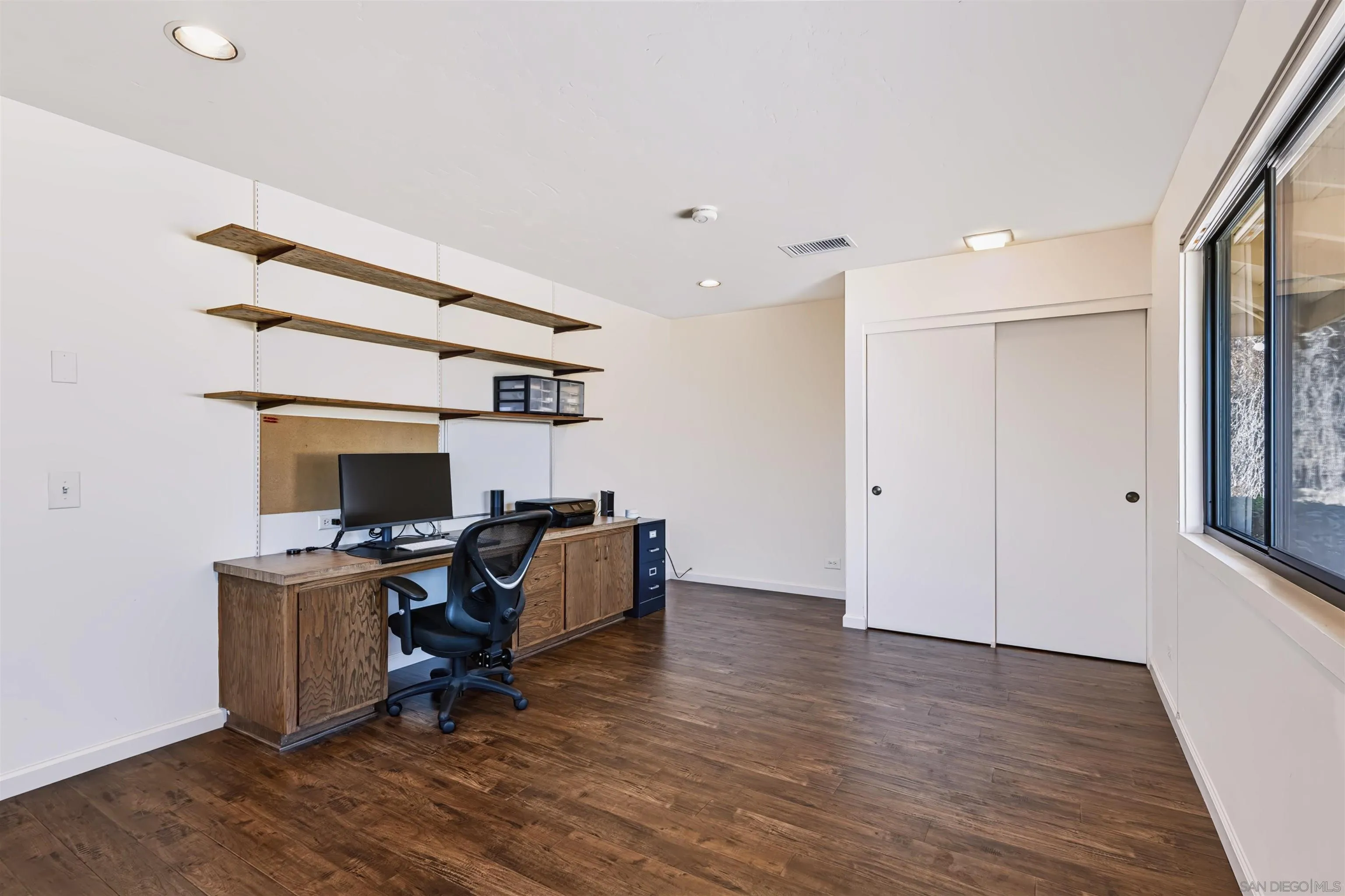 https://cdn.realtyfeed.com/cdn/127/260023760/0651037d8c011baf145e0883ddb58c67.webp