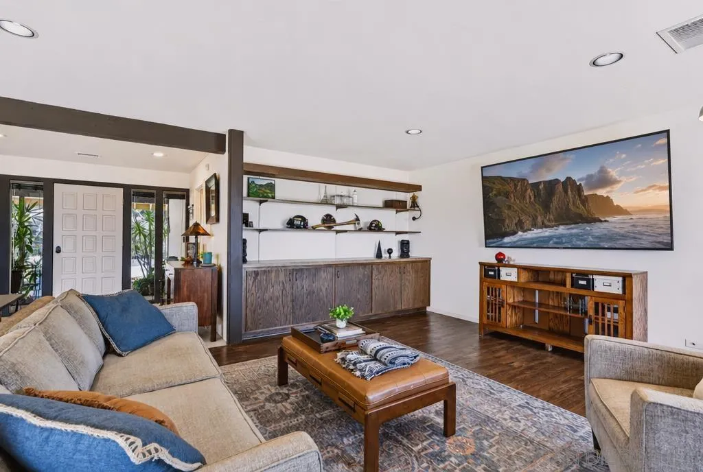 https://cdn.realtyfeed.com/cdn/127/260023760/09c3ba3456d2a7cba5c707ae9a140bec.webp