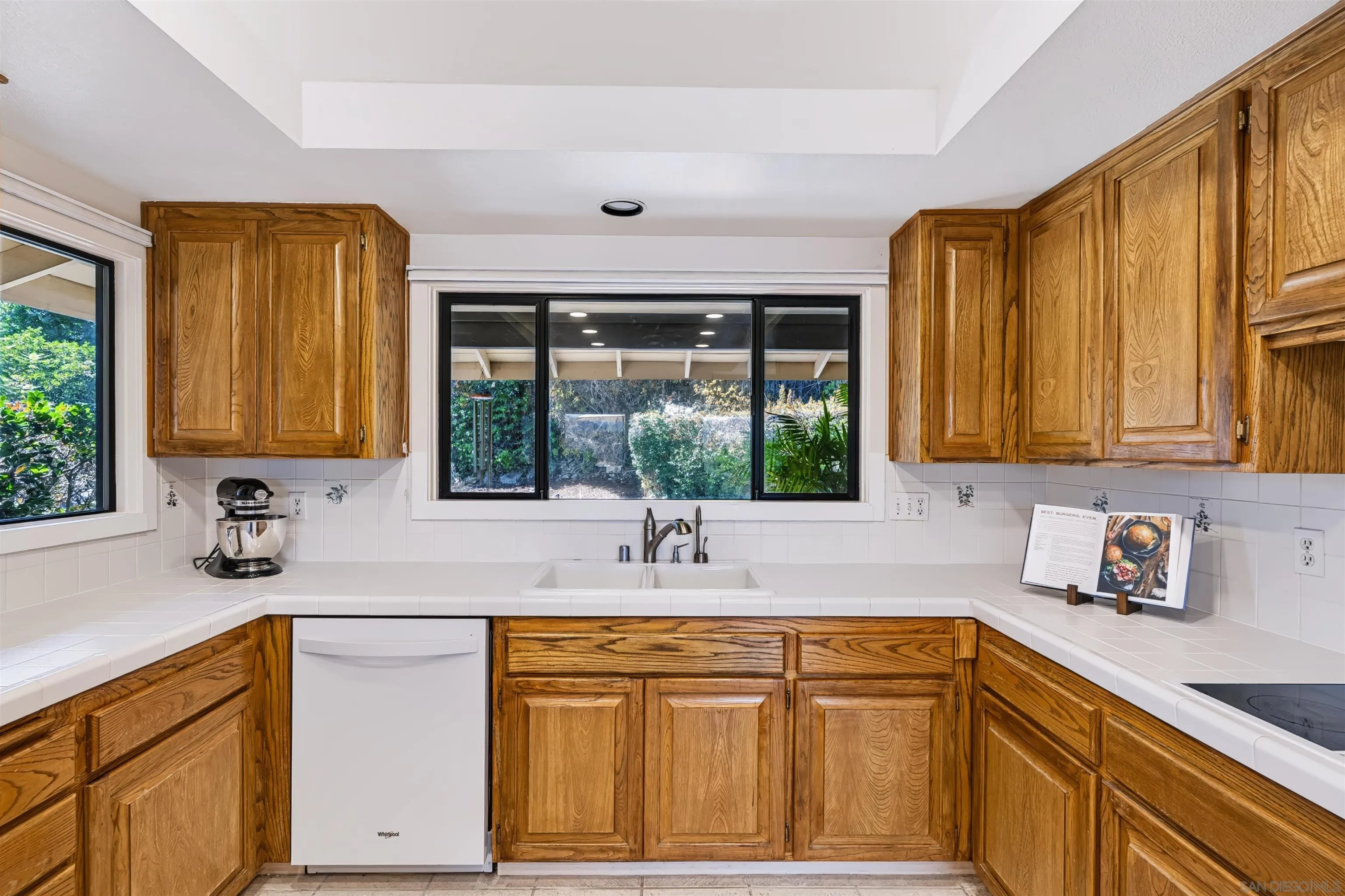 https://cdn.realtyfeed.com/cdn/127/260023760/1bf1093f5a3e28af4c354a5038ce49f8.webp