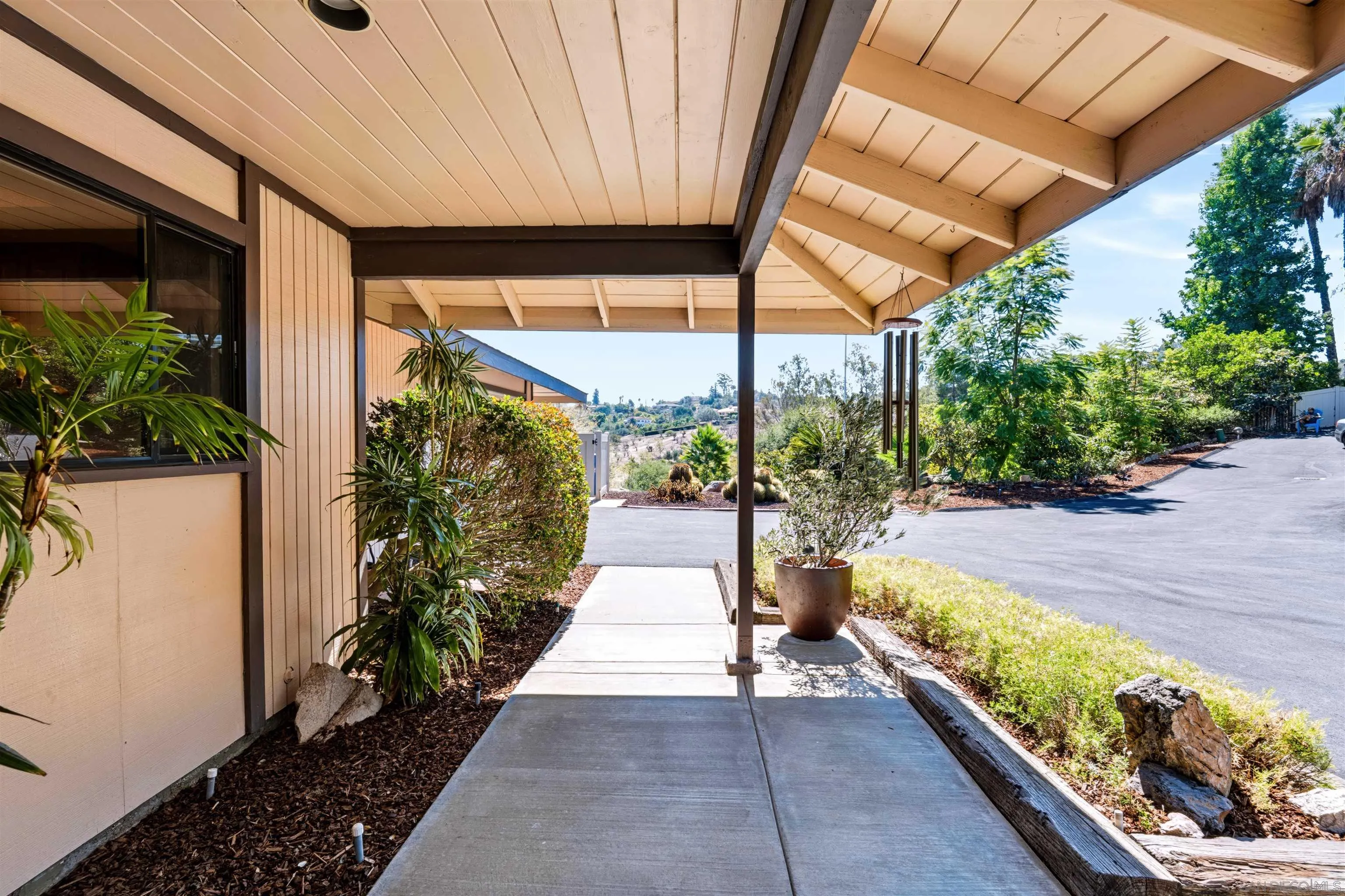 https://cdn.realtyfeed.com/cdn/127/260023760/24a35709f8779b72d9c28c7f618f57d3.webp
