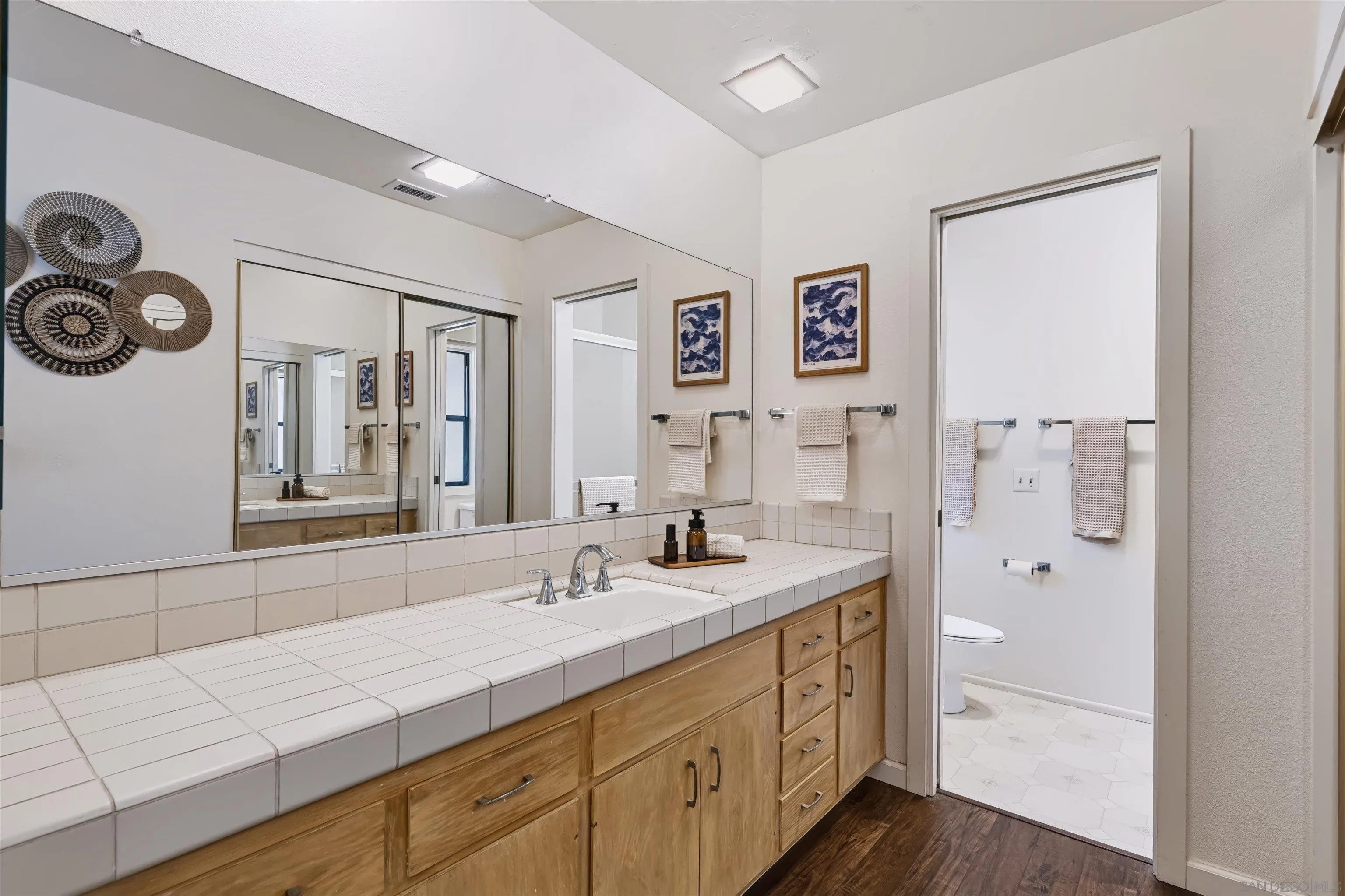 https://cdn.realtyfeed.com/cdn/127/260023760/517b368e9fa7c3411873a5ceb3837ef5.webp