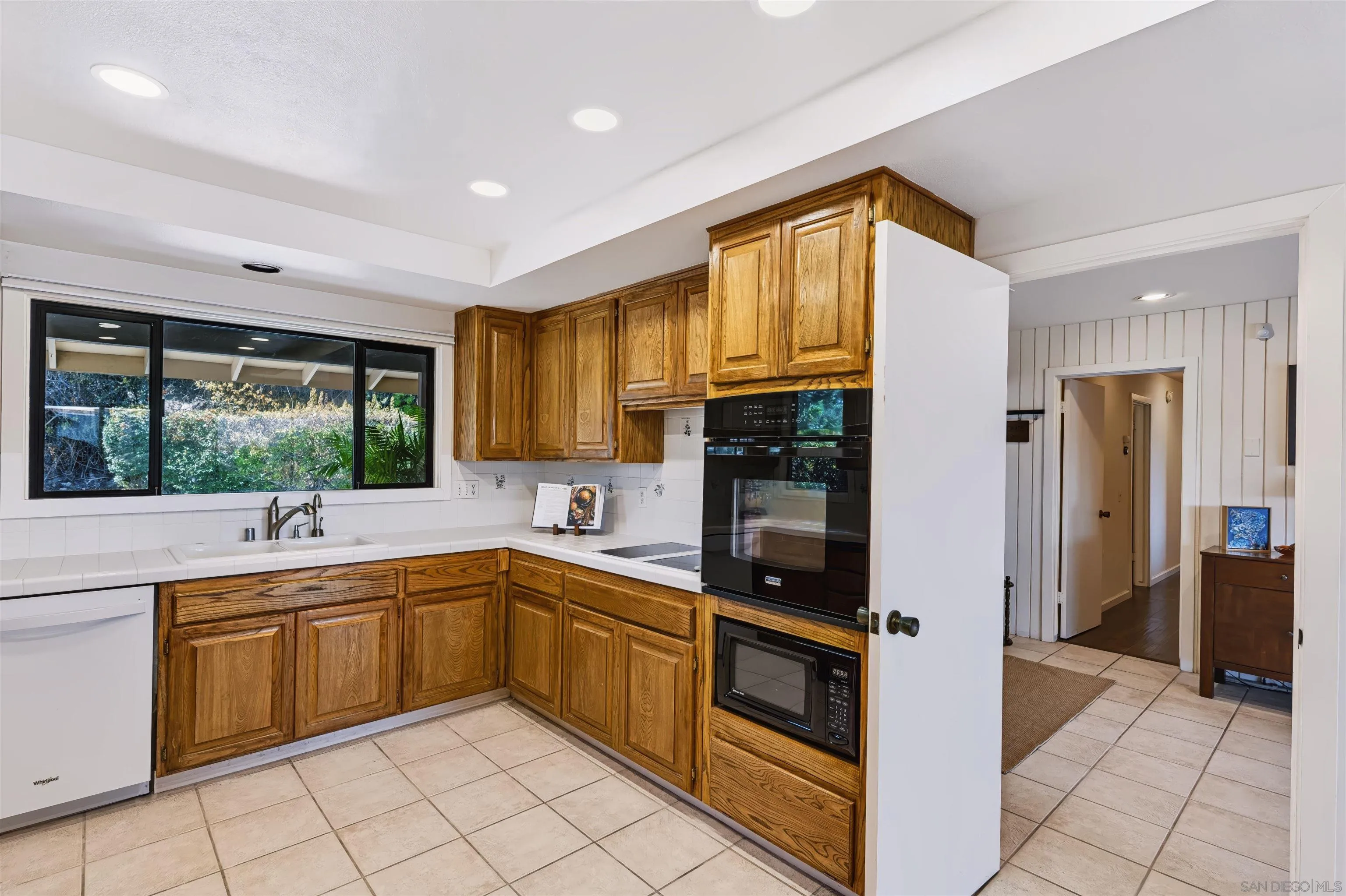 https://cdn.realtyfeed.com/cdn/127/260023760/a685d0d9e91c133602d37e2388db10eb.webp