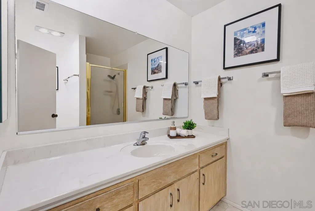 https://cdn.realtyfeed.com/cdn/127/260023760/b1f5159ae1e60a0de39c14dd49e8cb5c.webp