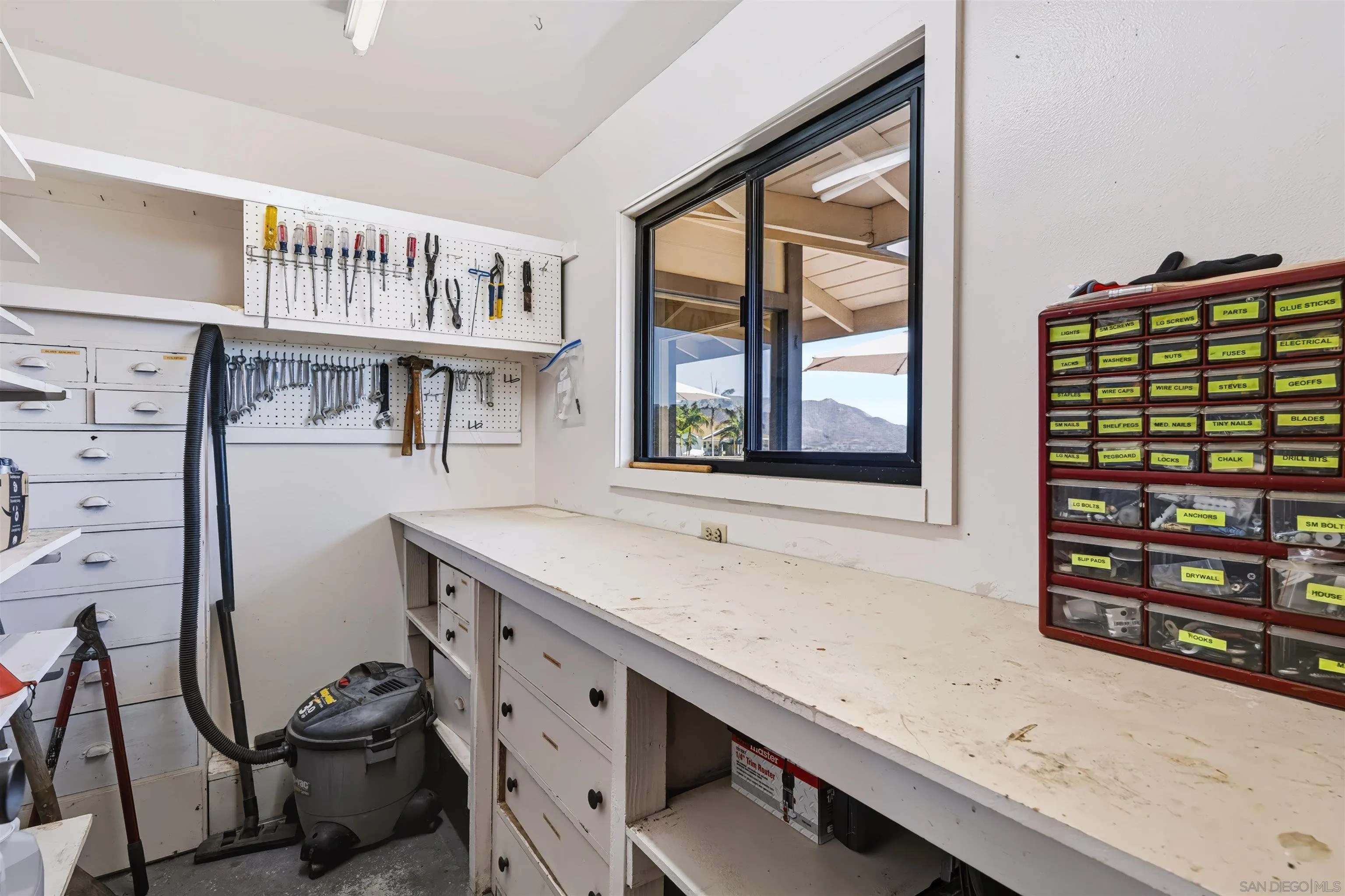https://cdn.realtyfeed.com/cdn/127/260023760/c137f36816a84e924afff165ab04ef86.webp