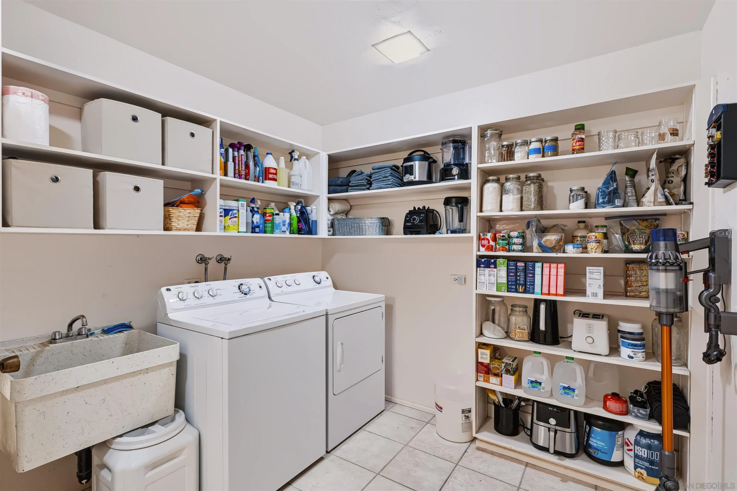 https://cdn.realtyfeed.com/cdn/127/260023760/f35e5a0f14ad17ab6bd046a3d921dafc.webp