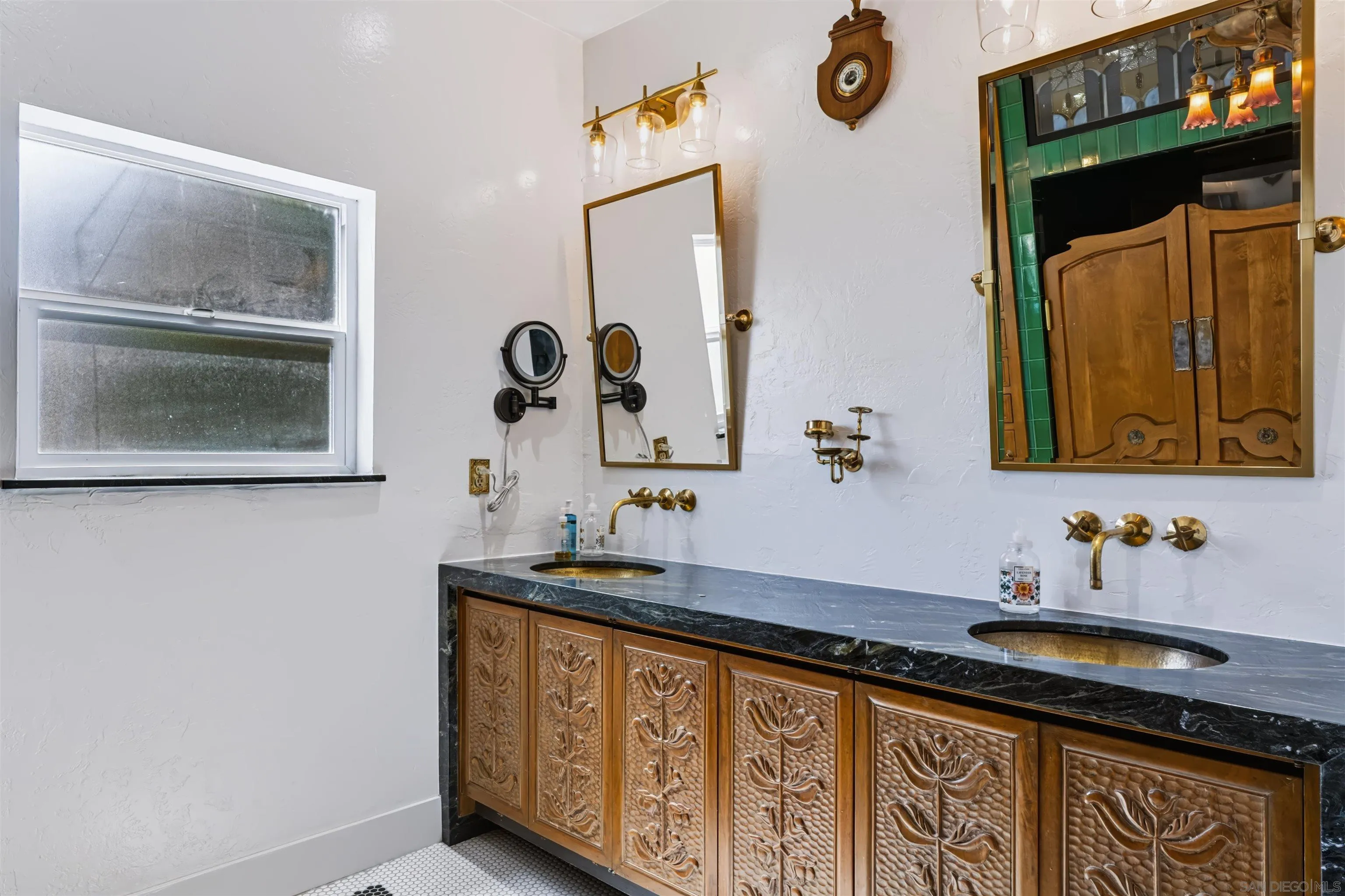 https://cdn.realtyfeed.com/cdn/127/260023761/074856f5722e7a039ecaa2dd68c0659c.webp