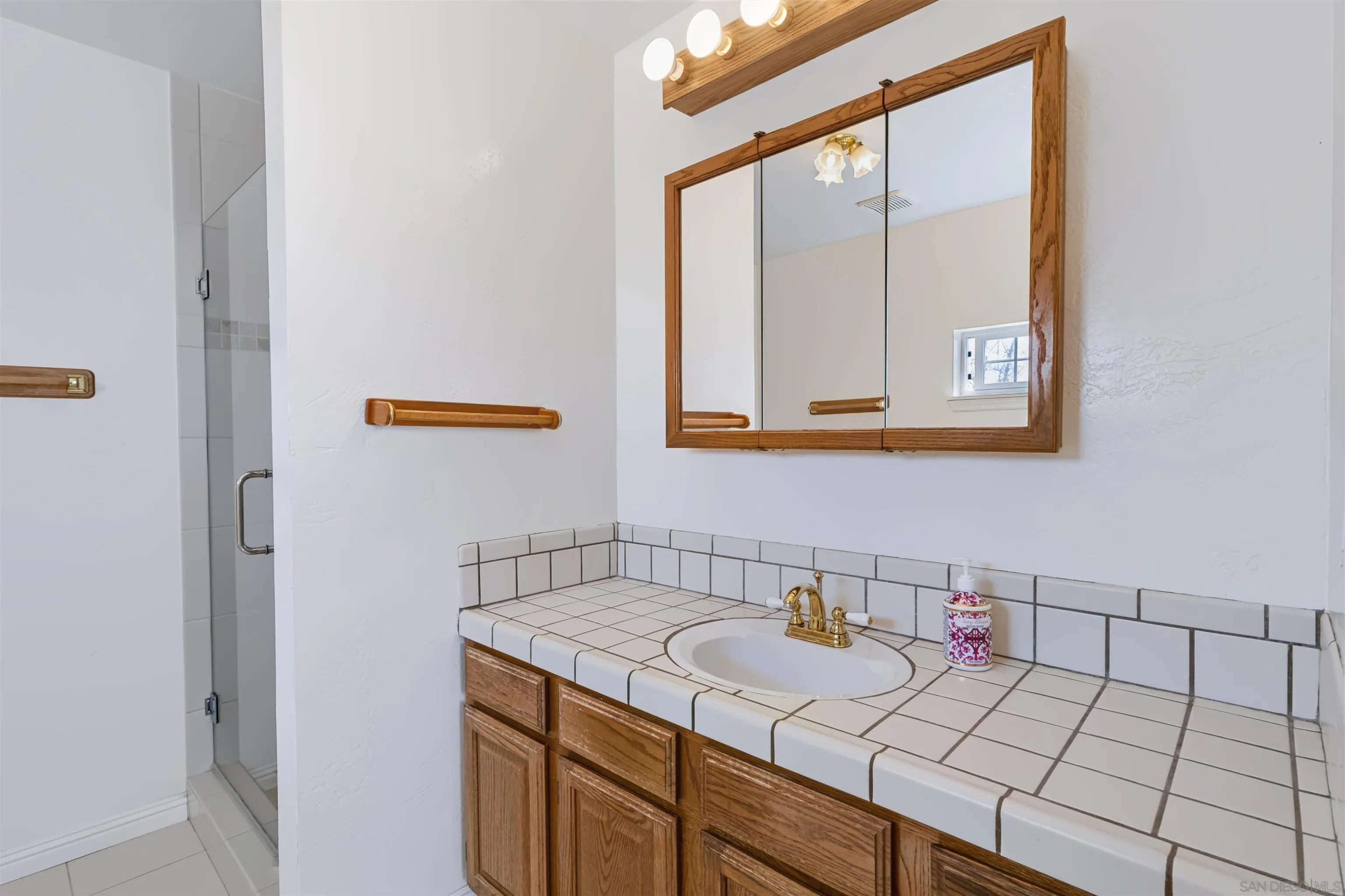 https://cdn.realtyfeed.com/cdn/127/260023761/0d9358790e280964382e51a1e86e34c7.webp