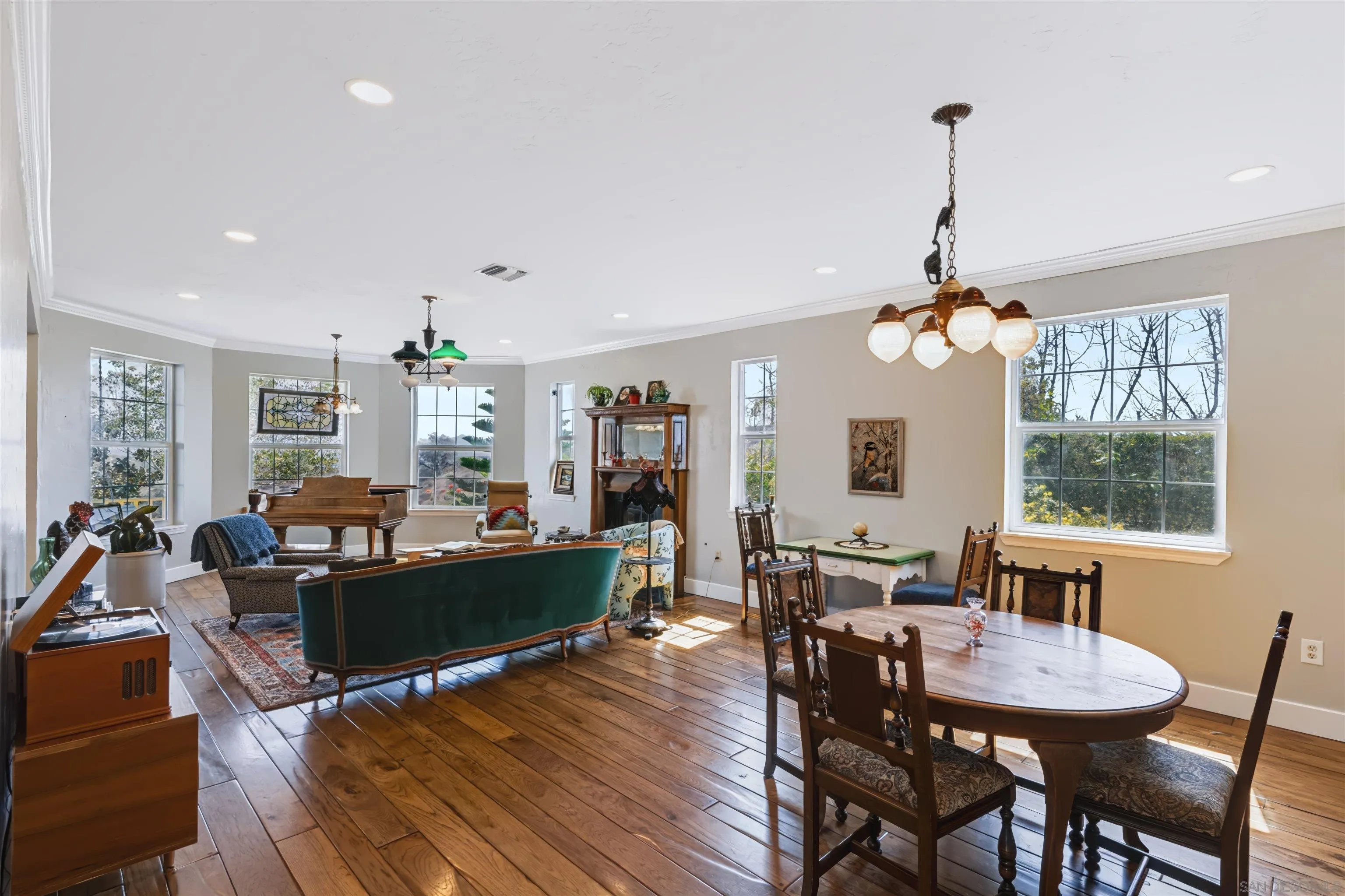 https://cdn.realtyfeed.com/cdn/127/260023761/177f5e6decc2978a8cdb795678d21523.webp