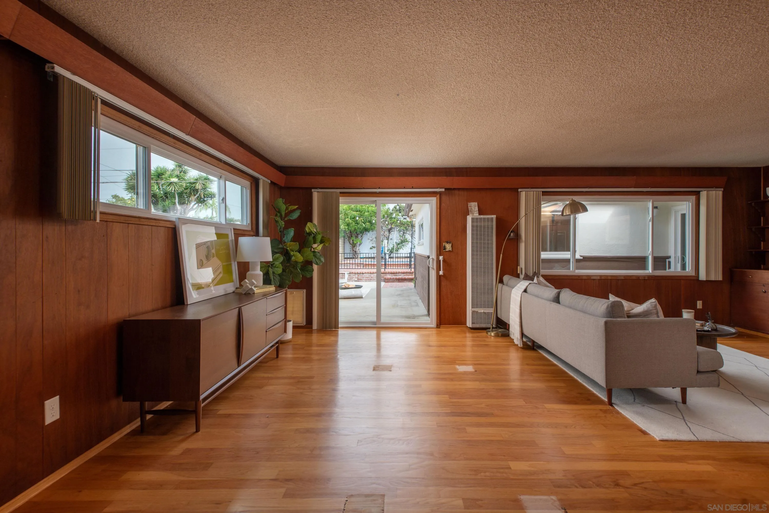 https://cdn.realtyfeed.com/cdn/127/260023762/29d65adb250feef7916a09d09b121b92.webp