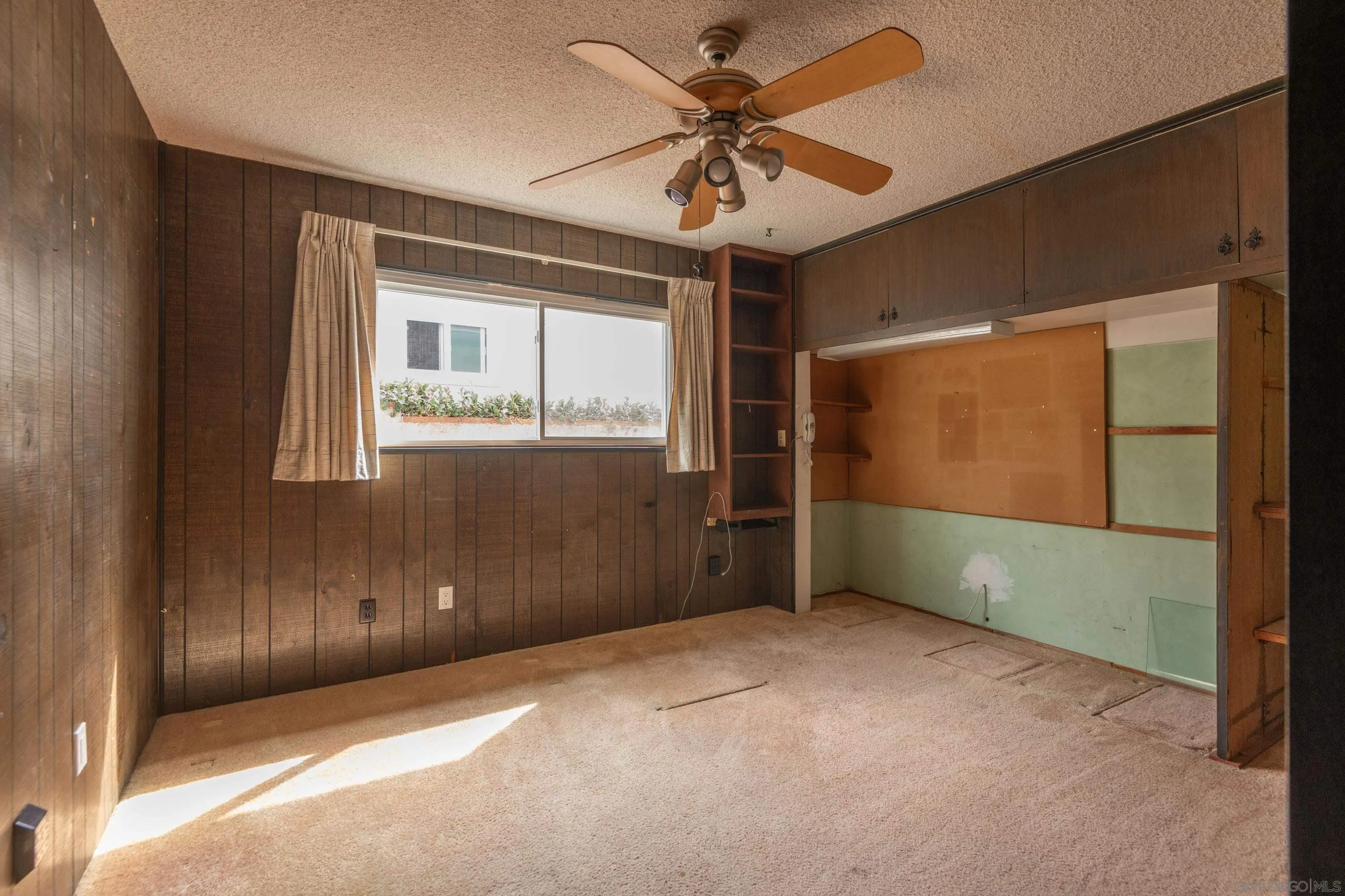 https://cdn.realtyfeed.com/cdn/127/260023762/2ef8e5bcf7528afb6de38a0a045fc17c.webp