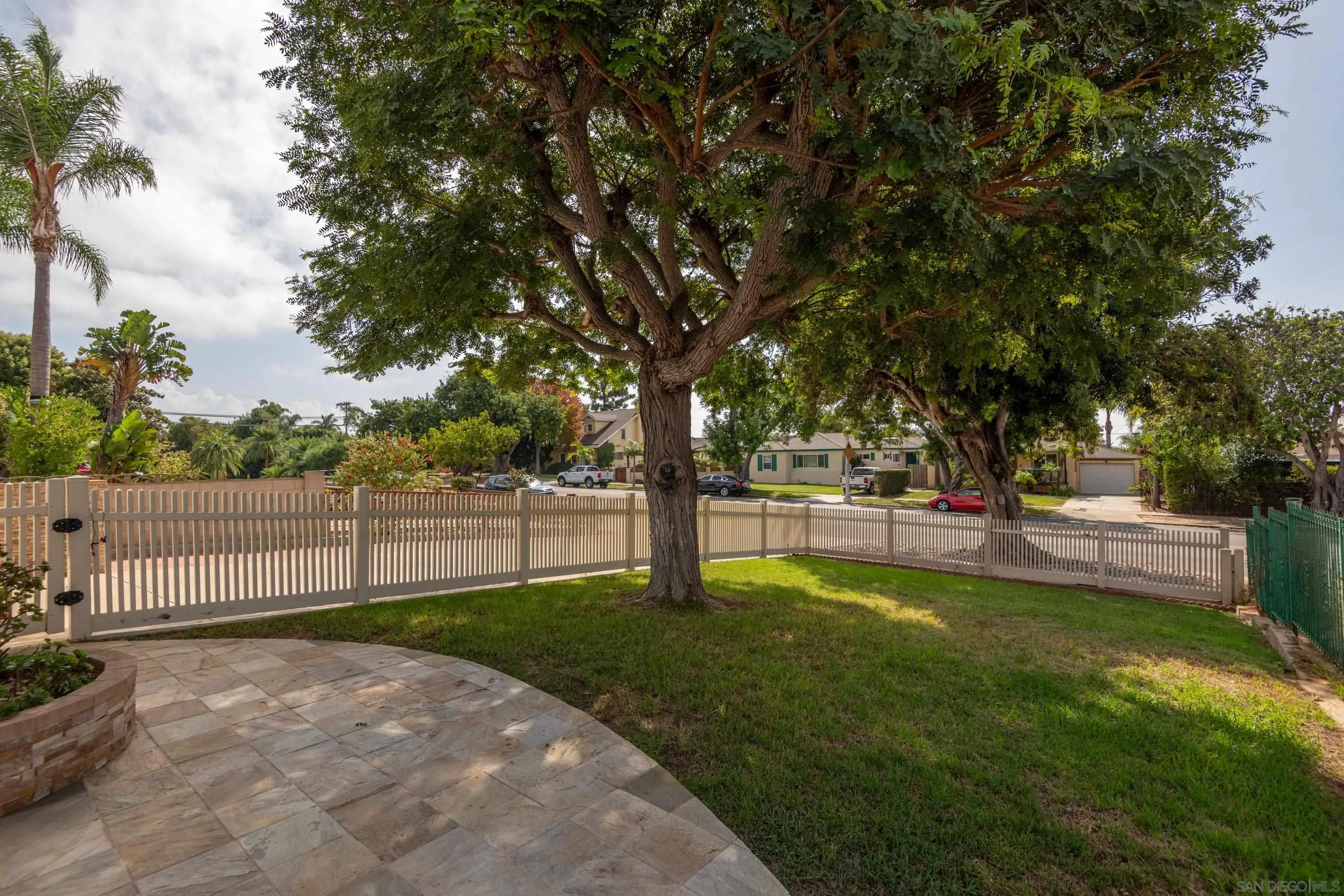 https://cdn.realtyfeed.com/cdn/127/260023762/a2252a650d04d64a1cf286241b9af82d.webp