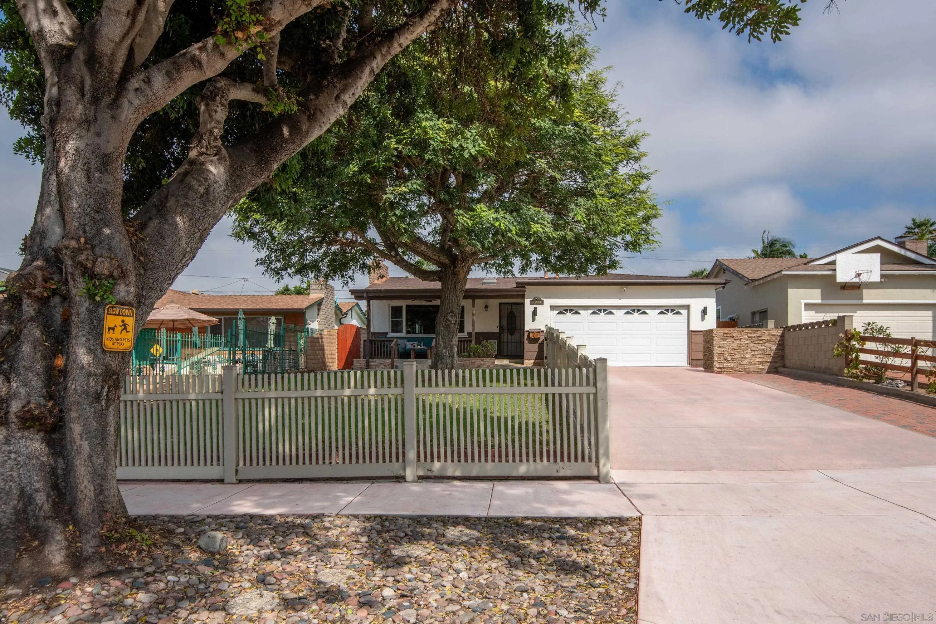 https://cdn.realtyfeed.com/cdn/127/260023762/b337395079e3c75f4271448010e34e1c.webp