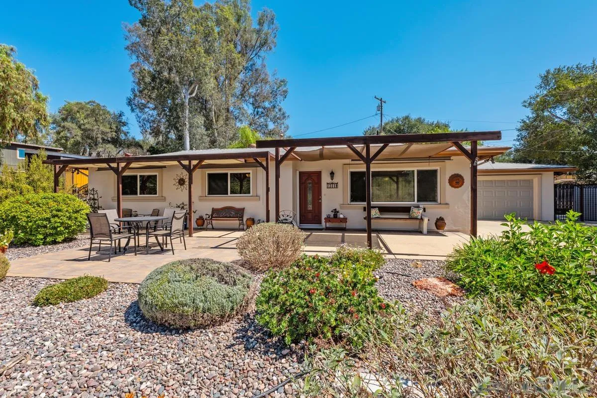 Lakeside, CA 92040