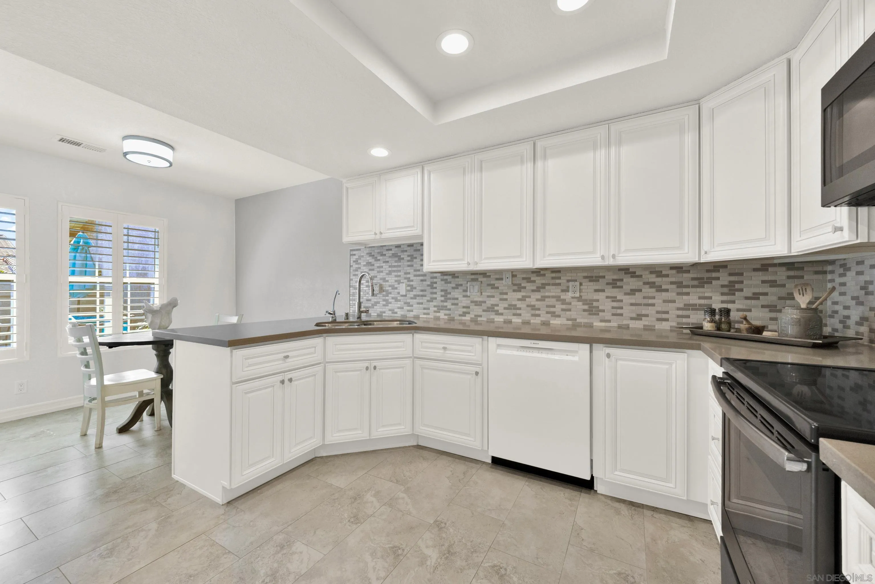 https://cdn.realtyfeed.com/cdn/127/260023787/5ce1d14d8dbf6ea5cdaa9e914657d5b8.webp