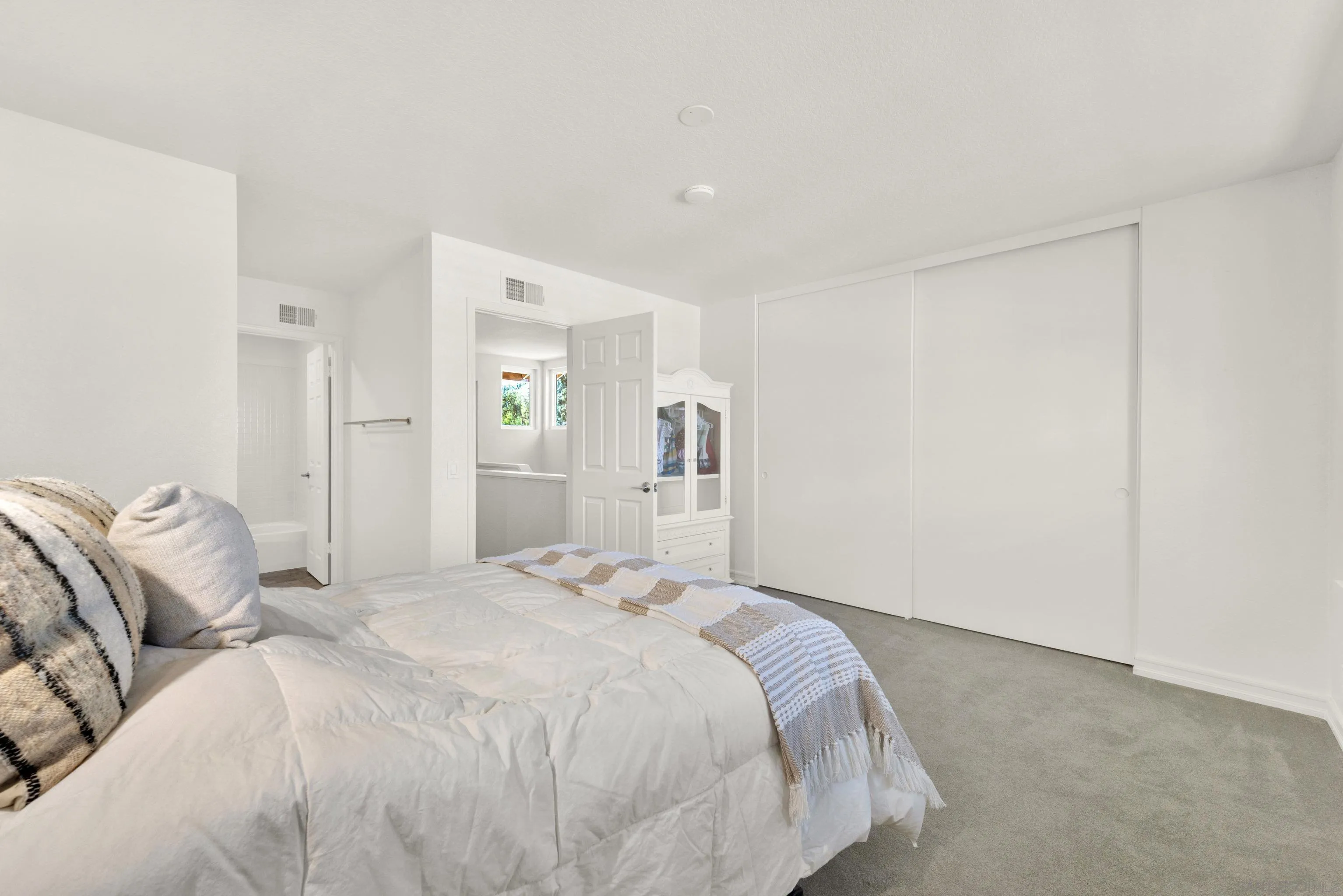 https://cdn.realtyfeed.com/cdn/127/260023787/7622055991fa3f245c31c9792bafae55.webp