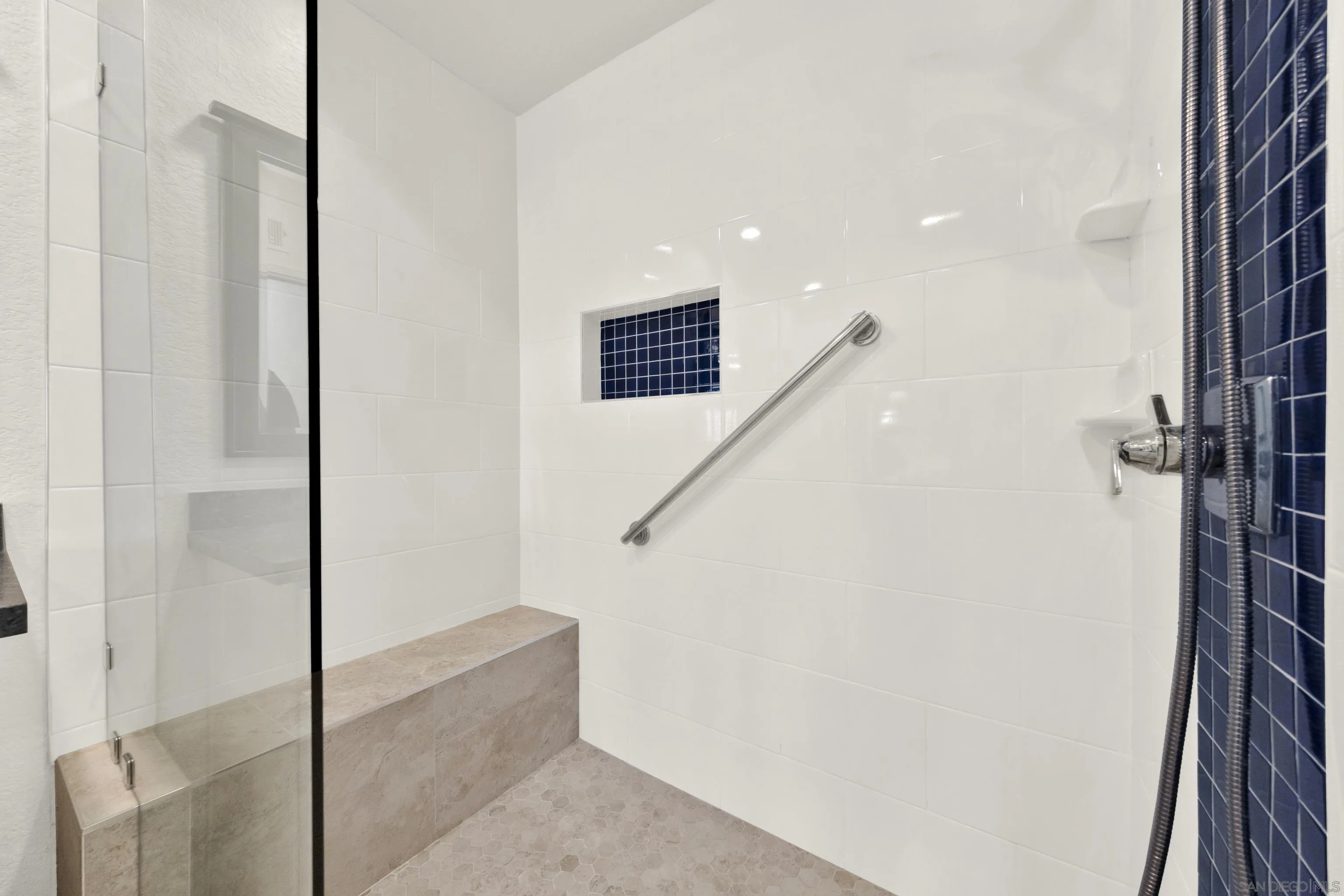 https://cdn.realtyfeed.com/cdn/127/260023787/923d100fc9505c512a3c81186342c769.webp