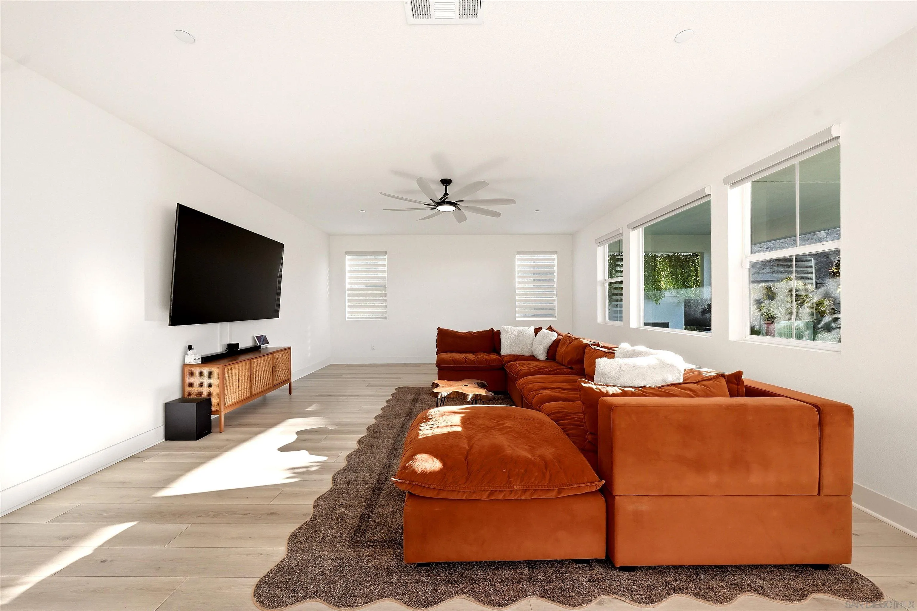https://cdn.realtyfeed.com/cdn/127/260023789/14da603cf31855712a57c12a5ce4ea3c.webp