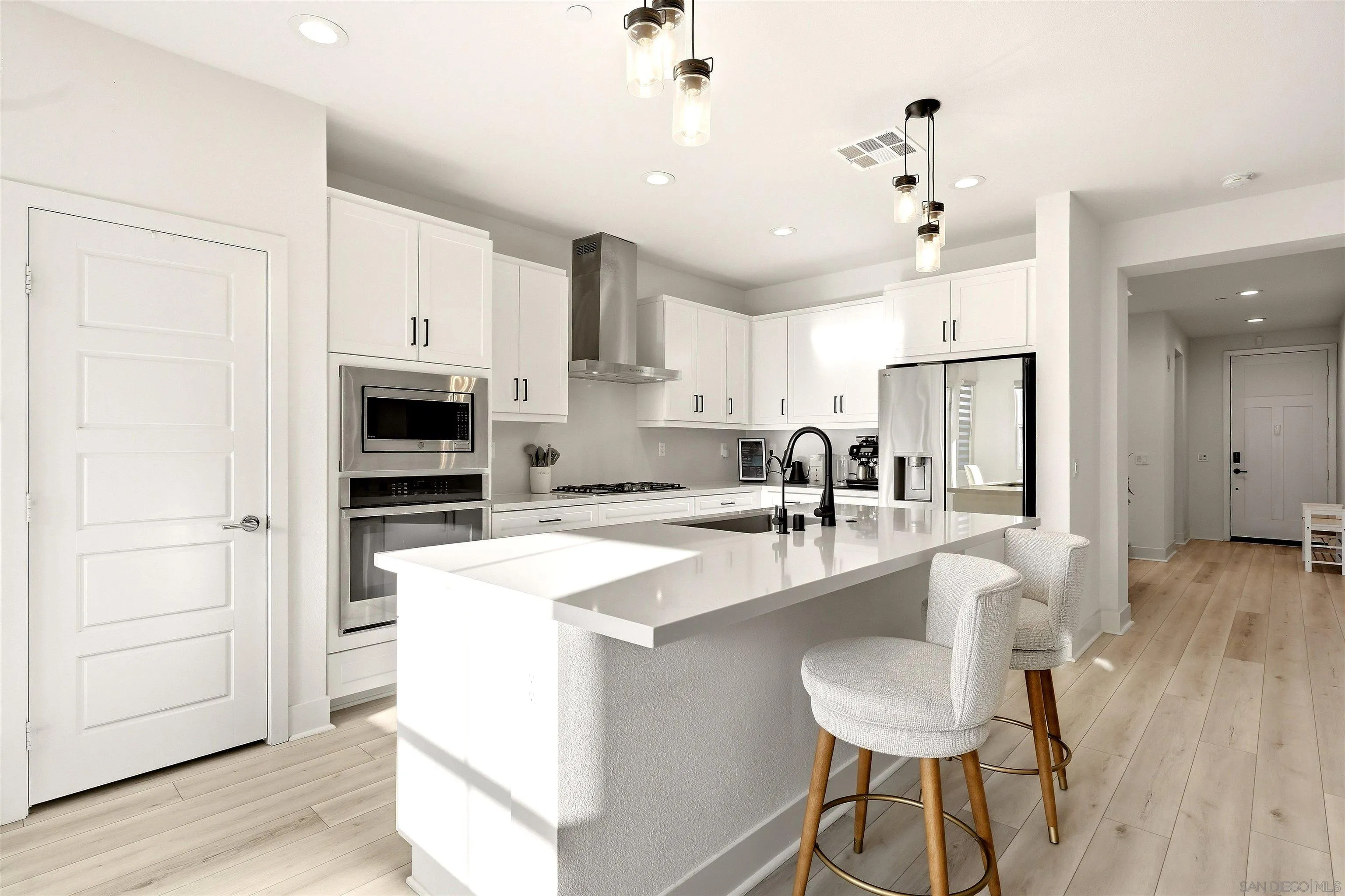 https://cdn.realtyfeed.com/cdn/127/260023789/37dc01b2a3bdcb8b44d235688889b029.webp
