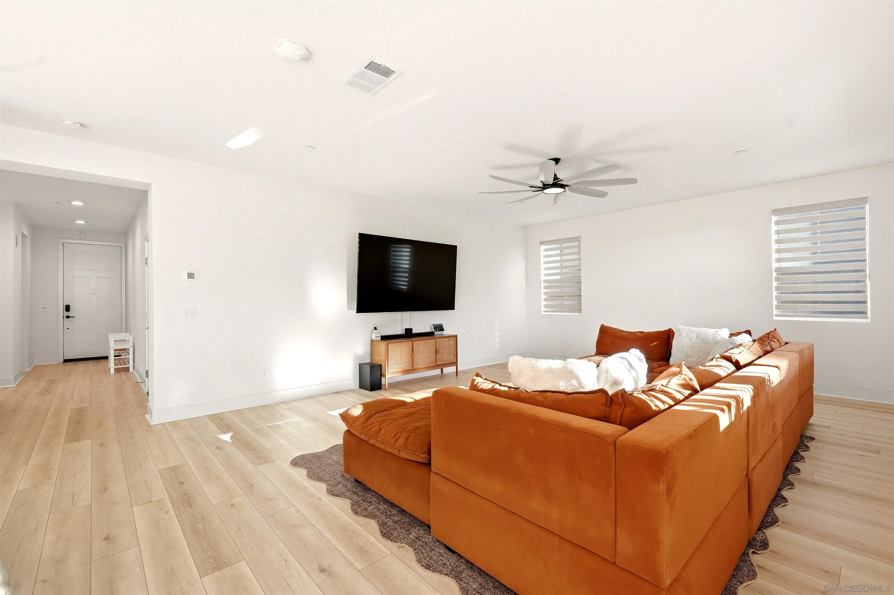 https://cdn.realtyfeed.com/cdn/127/260023789/61280ee7eb1e165619d299fa48f3b1db.webp