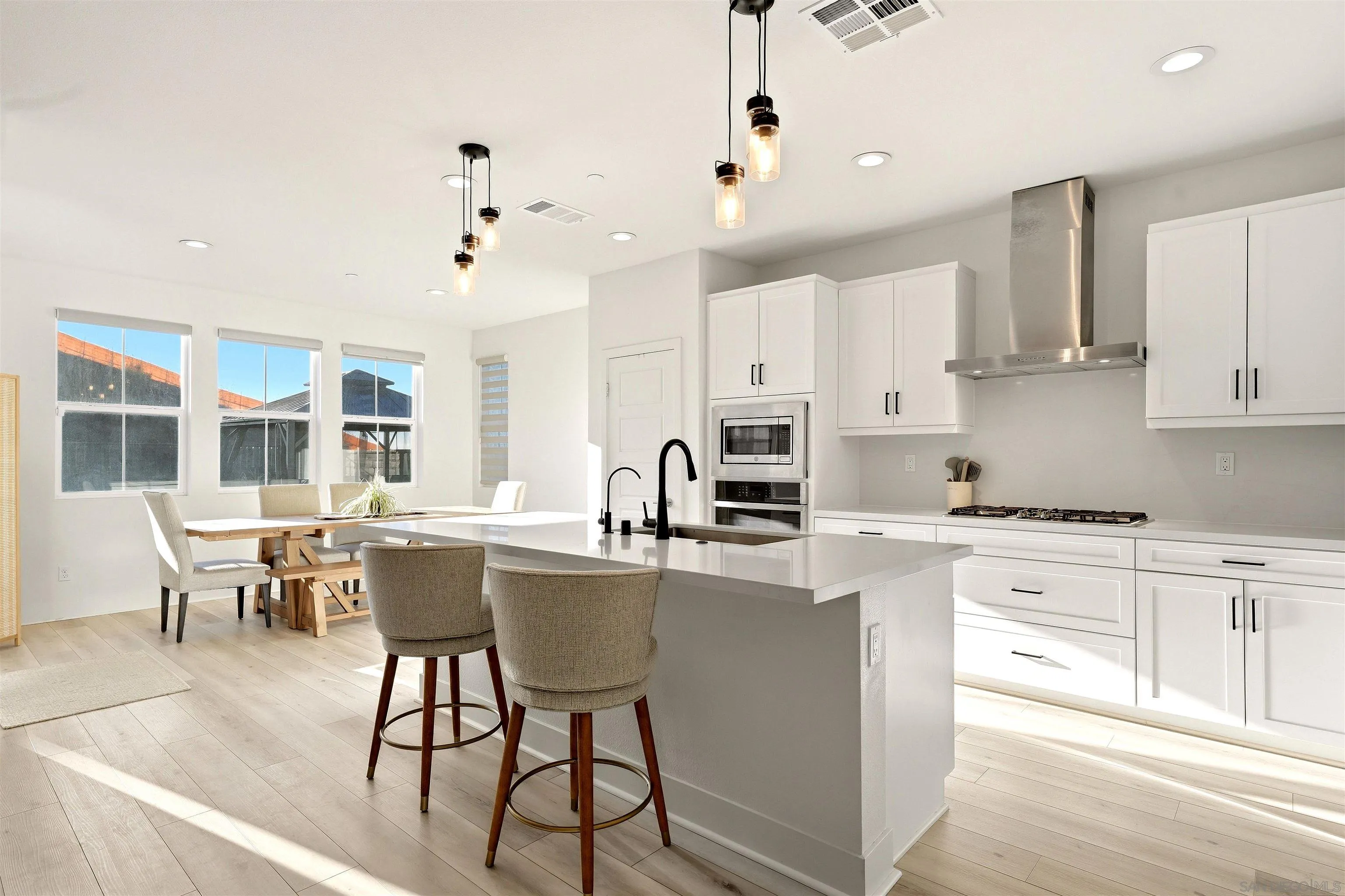 https://cdn.realtyfeed.com/cdn/127/260023789/6e444810fe1327407e9935ee205acedb.webp