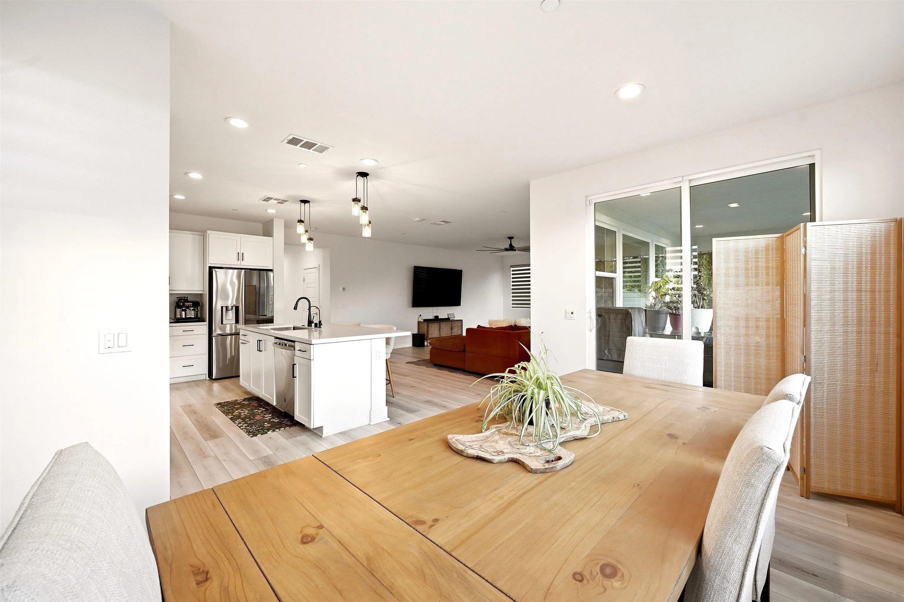https://cdn.realtyfeed.com/cdn/127/260023789/84ec16bf0793ed062690aecea88ab45c.webp