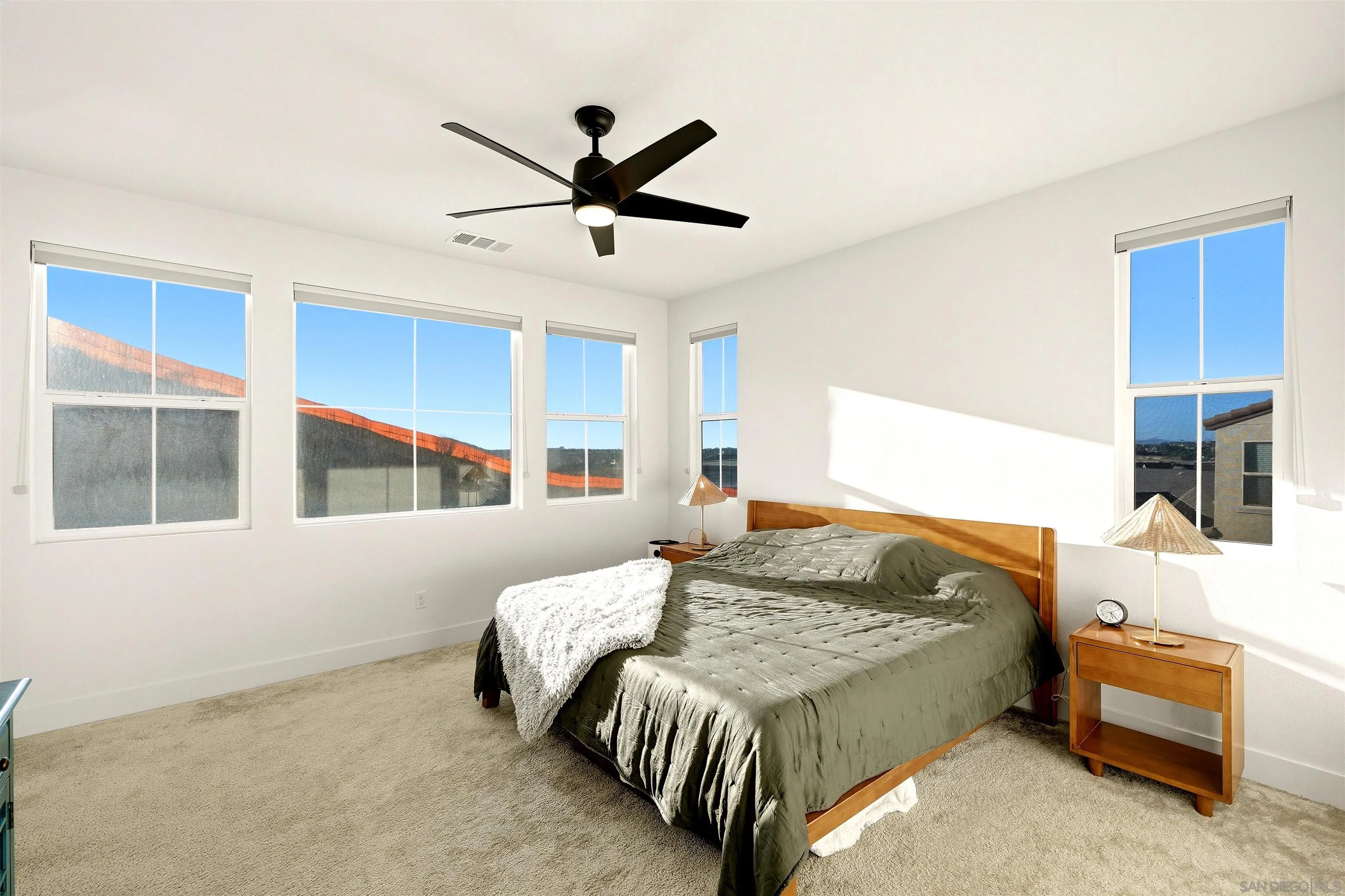 https://cdn.realtyfeed.com/cdn/127/260023789/8bd40db83dcd210180f54f636e8fa961.webp