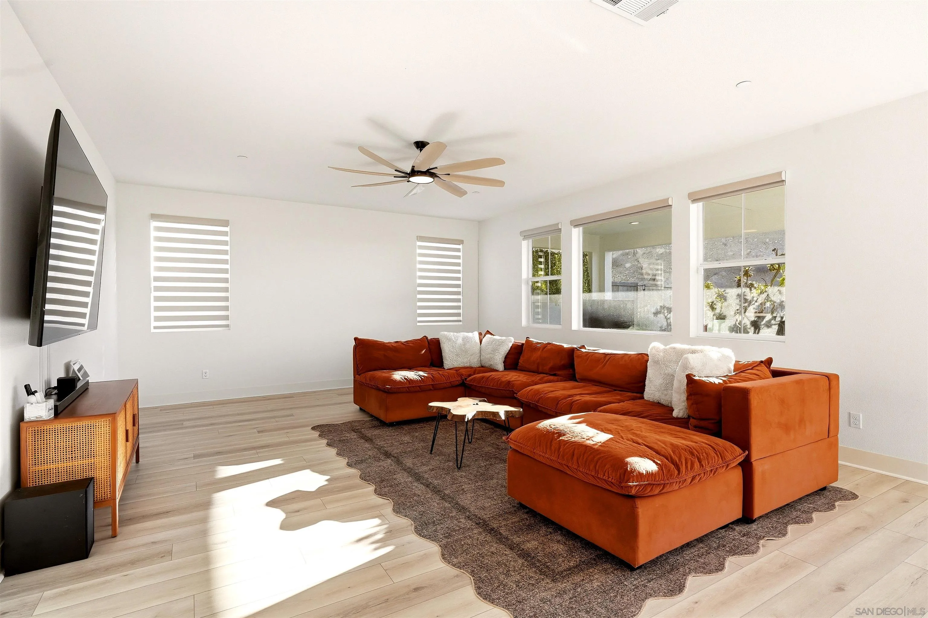 https://cdn.realtyfeed.com/cdn/127/260023789/962b537950020975bb41585f46931a87.webp