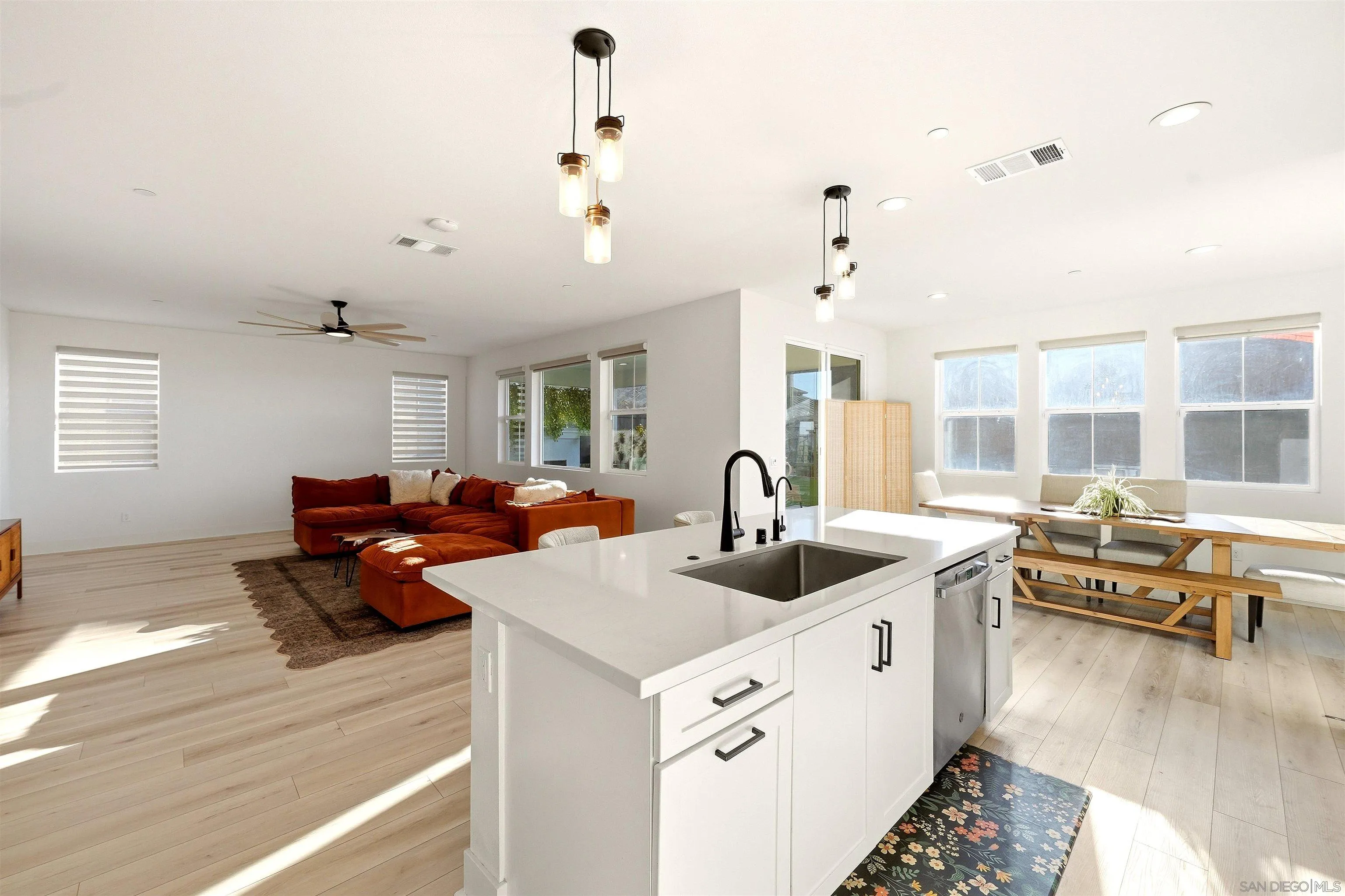 https://cdn.realtyfeed.com/cdn/127/260023789/dbab21f192584a53aa30027c8c0a98d7.webp