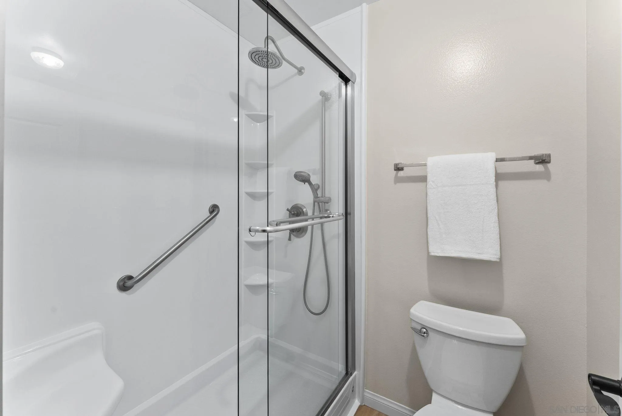 https://cdn.realtyfeed.com/cdn/127/260023795/100b37aa8b3176f090651e32bf1f5a9e.webp