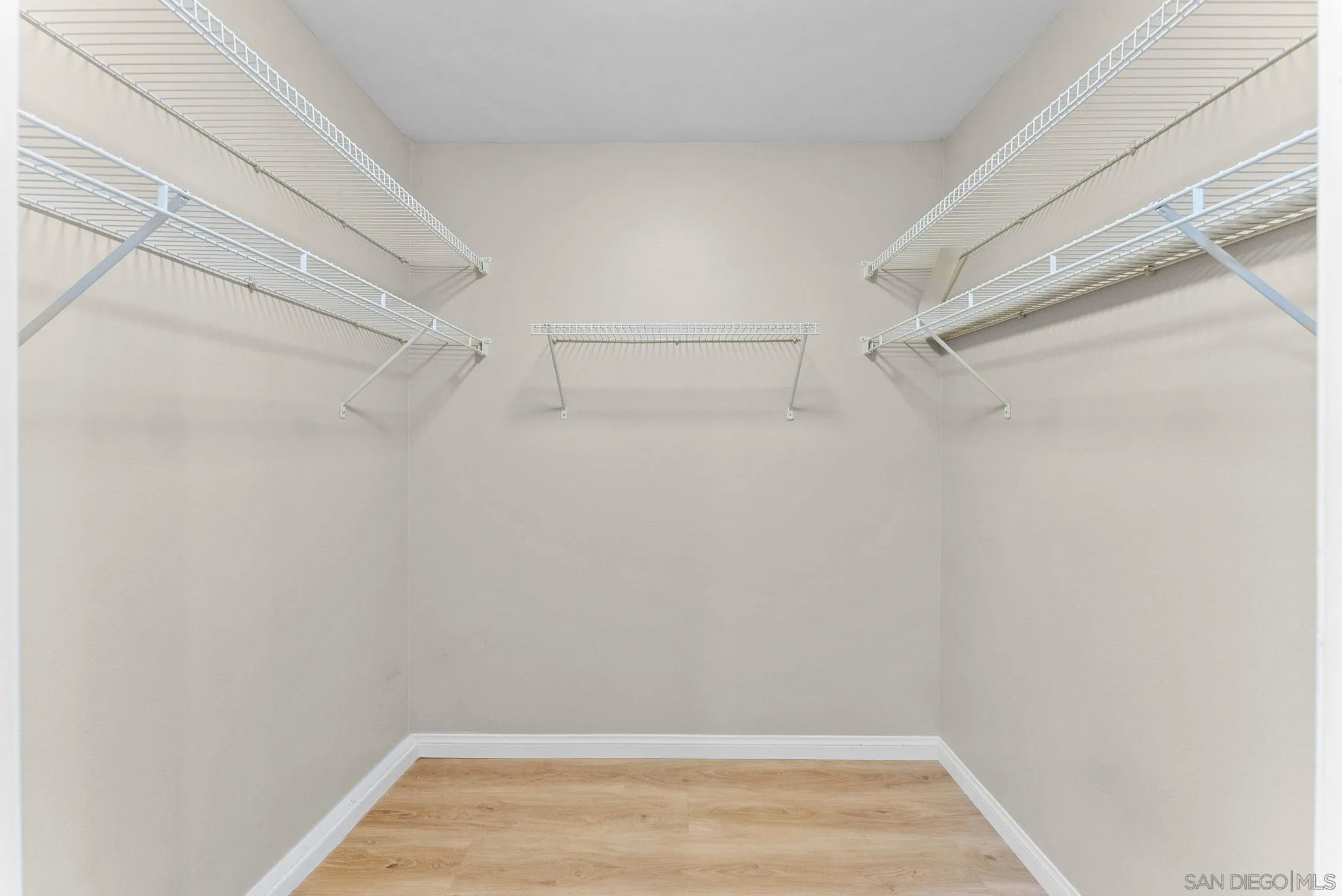 https://cdn.realtyfeed.com/cdn/127/260023795/5a78a6d0d543836e706bd05ceaf169d8.webp
