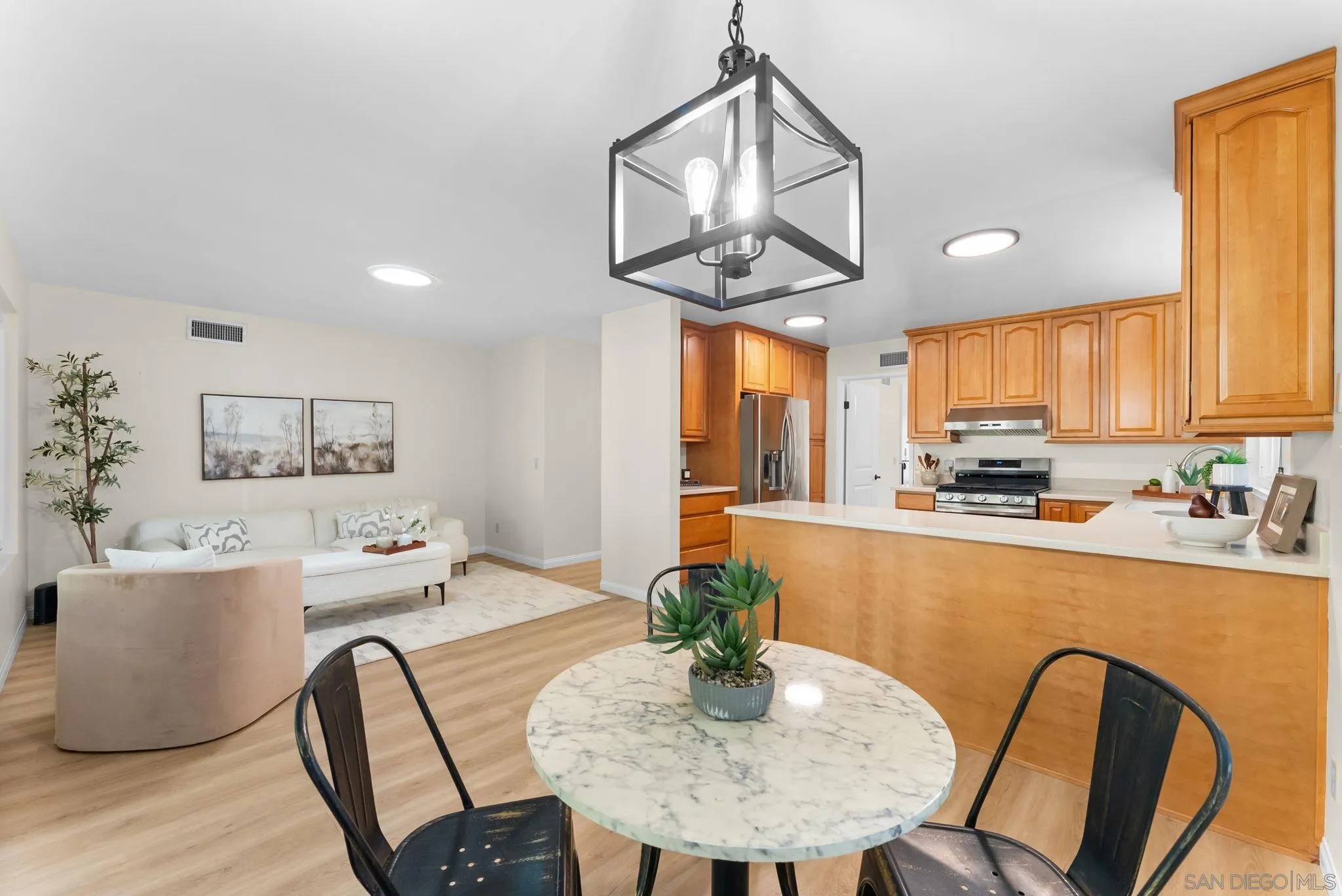 https://cdn.realtyfeed.com/cdn/127/260023795/5c6b0e9fb868e869f5a391c0bebaa033.webp