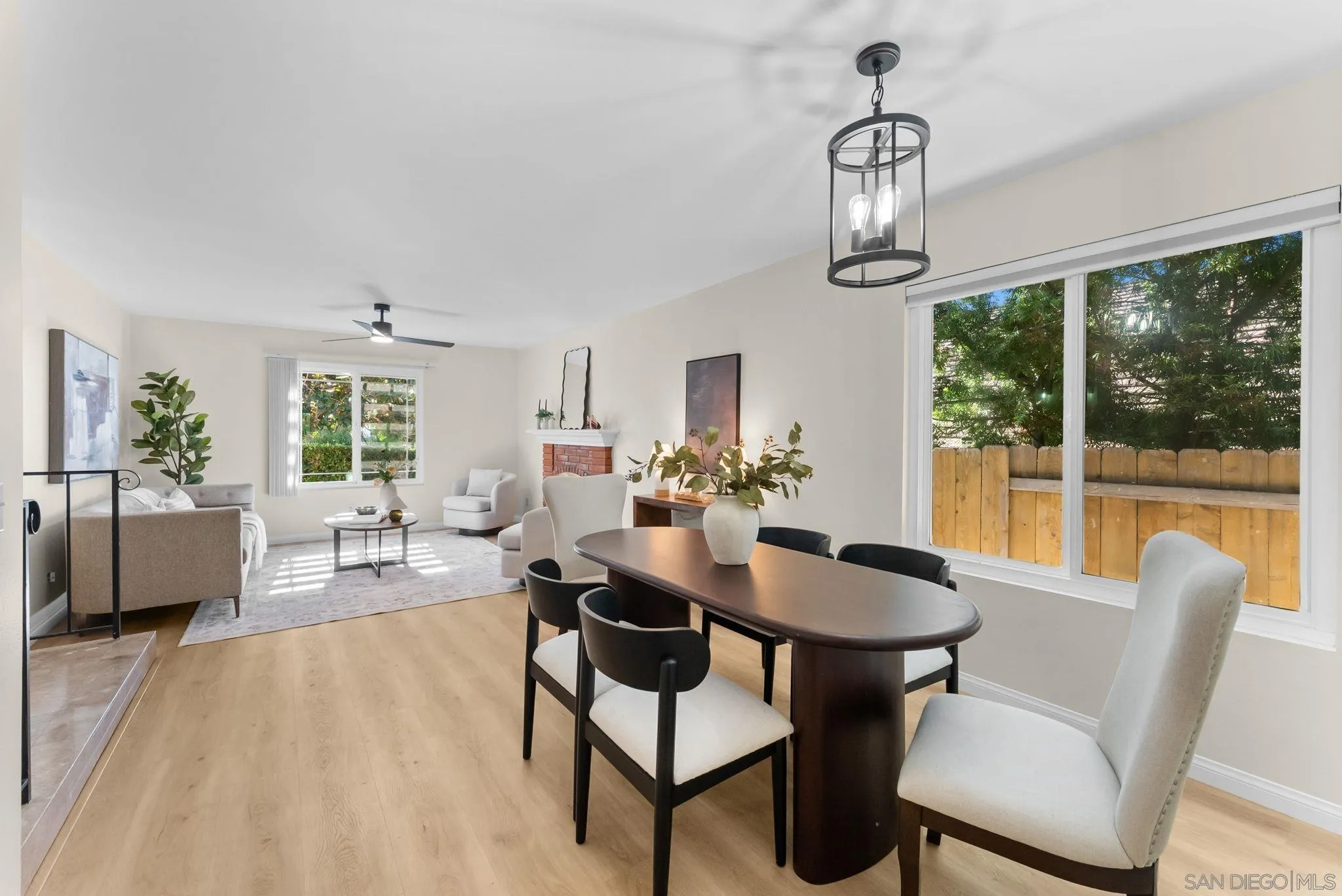 https://cdn.realtyfeed.com/cdn/127/260023795/c76cbfec8aa8121f6a6d0c48a4053eb7.webp