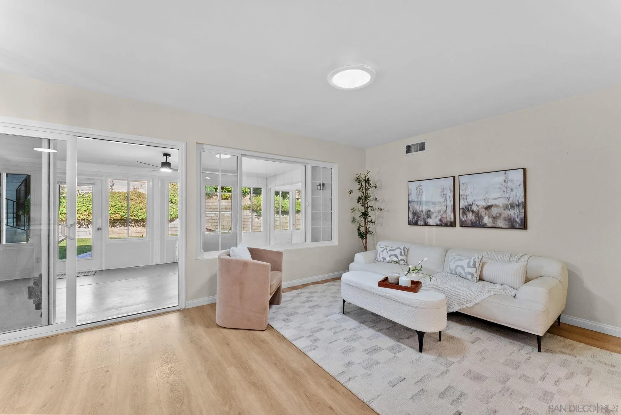 https://cdn.realtyfeed.com/cdn/127/260023795/c92988184d3bc9016bd4c6b82cecfe0c.webp