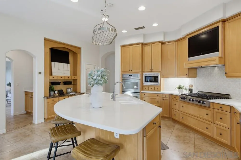 https://cdn.realtyfeed.com/cdn/127/260023811/eb862f3572163316c05b73ed99559ab0.webp