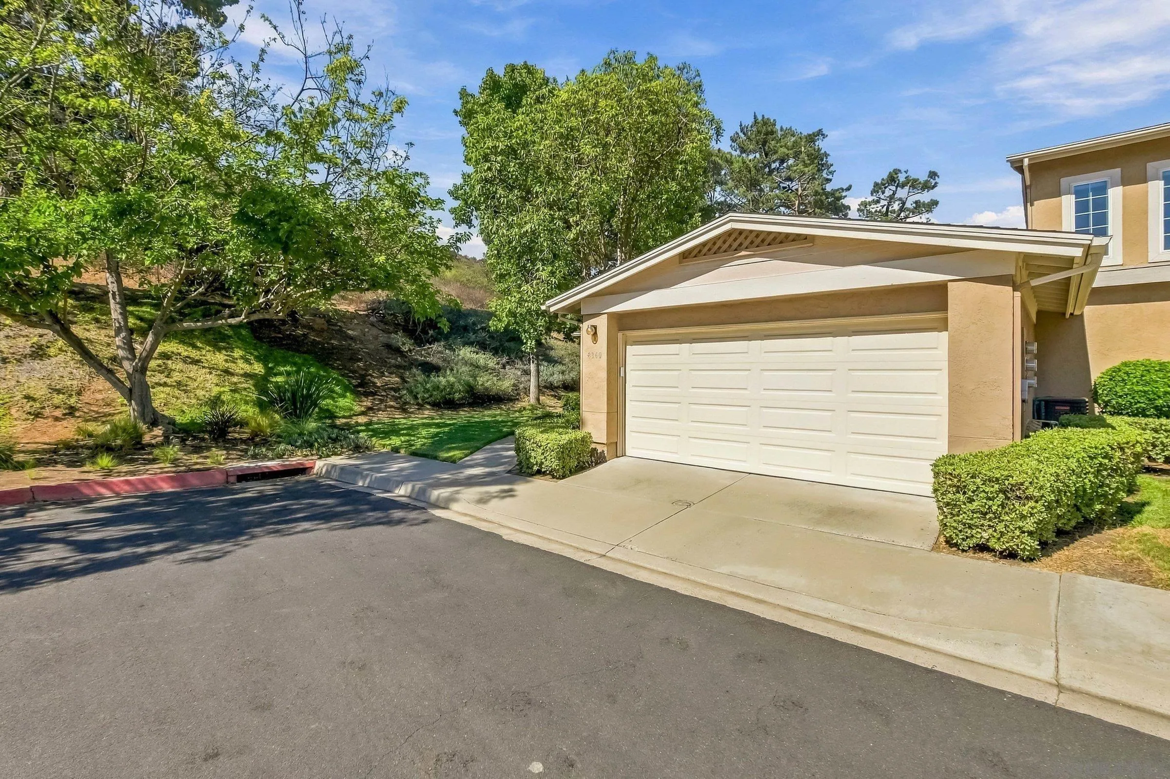 https://cdn.realtyfeed.com/cdn/127/260023821/17277e73ee92bf9f5e57f7230d2490e6.webp