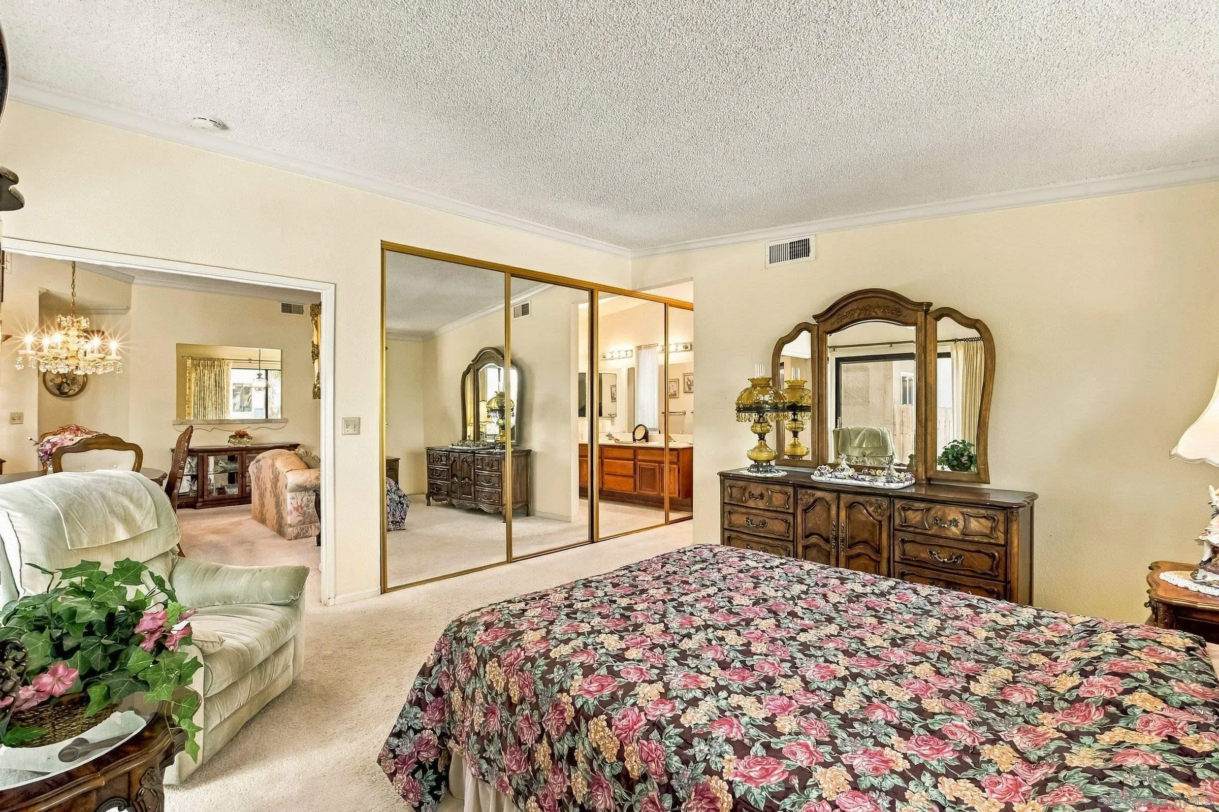 https://cdn.realtyfeed.com/cdn/127/260023821/578924fafb1c65c22c440a06ab3be62f.webp