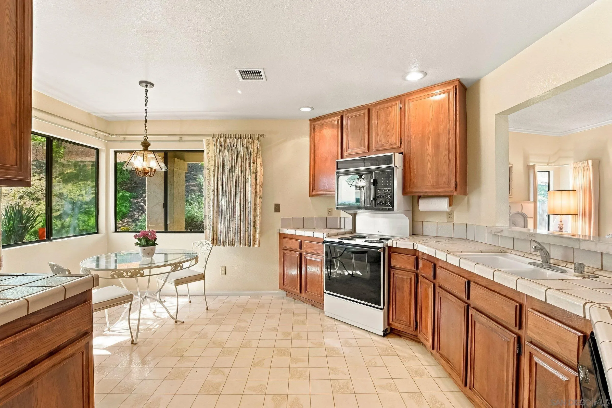 https://cdn.realtyfeed.com/cdn/127/260023821/77007f16e89a14807f5665b5f42c750b.webp