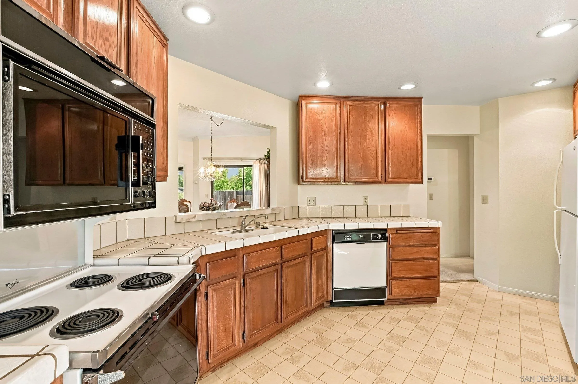 https://cdn.realtyfeed.com/cdn/127/260023821/b3ecd82aee1634ba3216196728d4a17e.webp