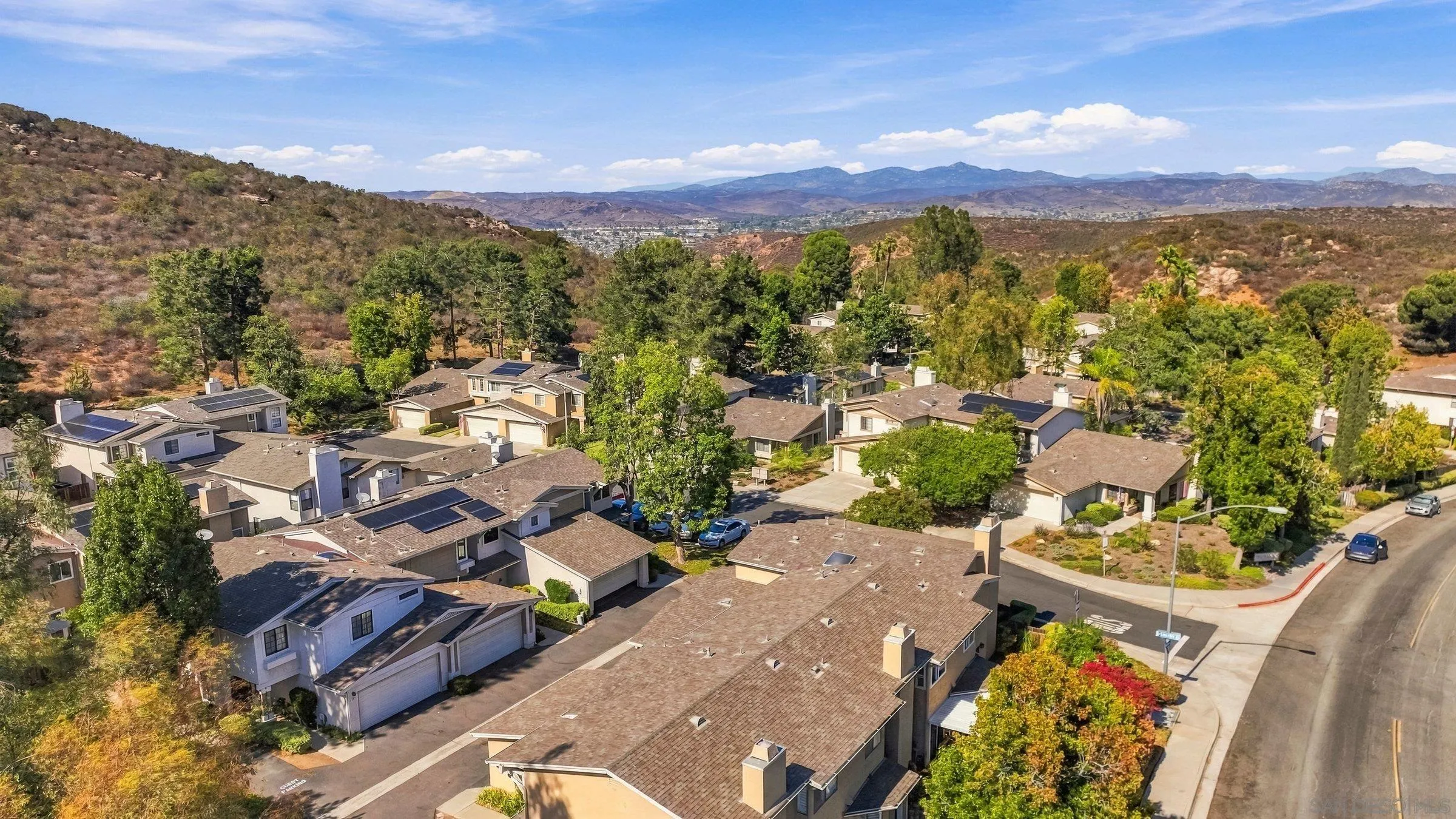 https://cdn.realtyfeed.com/cdn/127/260023821/fa0956dbc22afec2728b439a0d51e2b1.webp