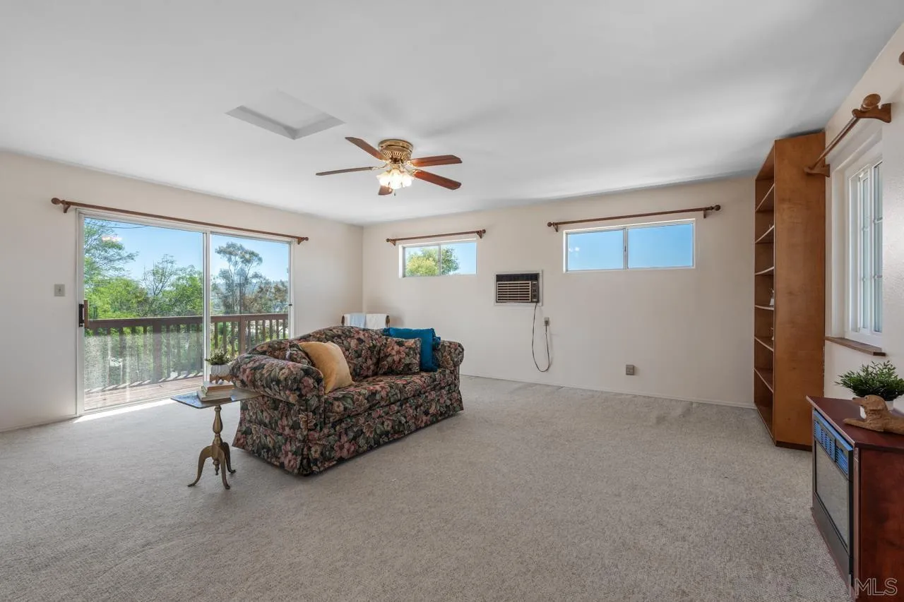 https://cdn.realtyfeed.com/cdn/127/260023836/2071cb03bd3387388ed578fa69a06cb8.webp