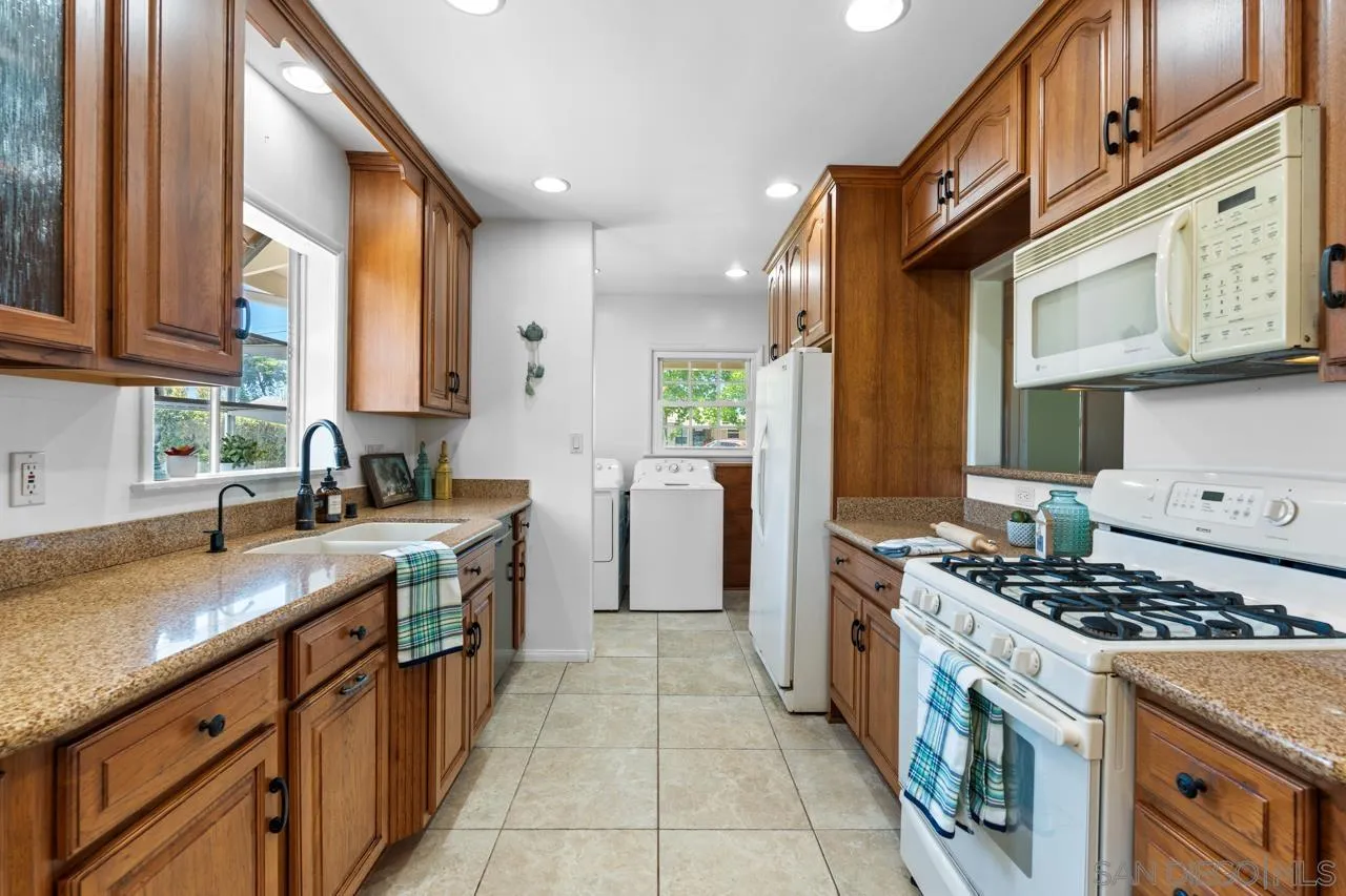 https://cdn.realtyfeed.com/cdn/127/260023836/494ac9d249d3946a2a46690bf4f2bae2.webp
