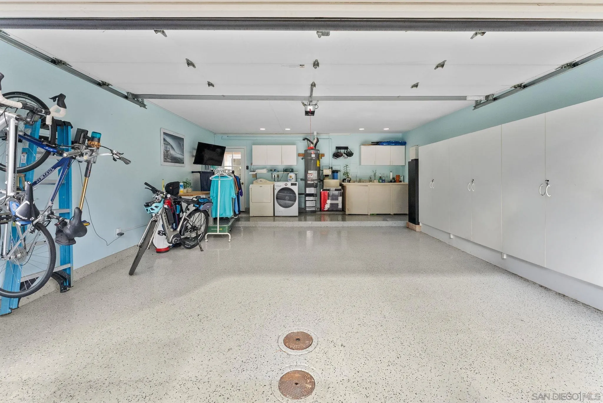 https://cdn.realtyfeed.com/cdn/127/260023841/20f6f97b45a4b1546a42c983ccf940ff.webp