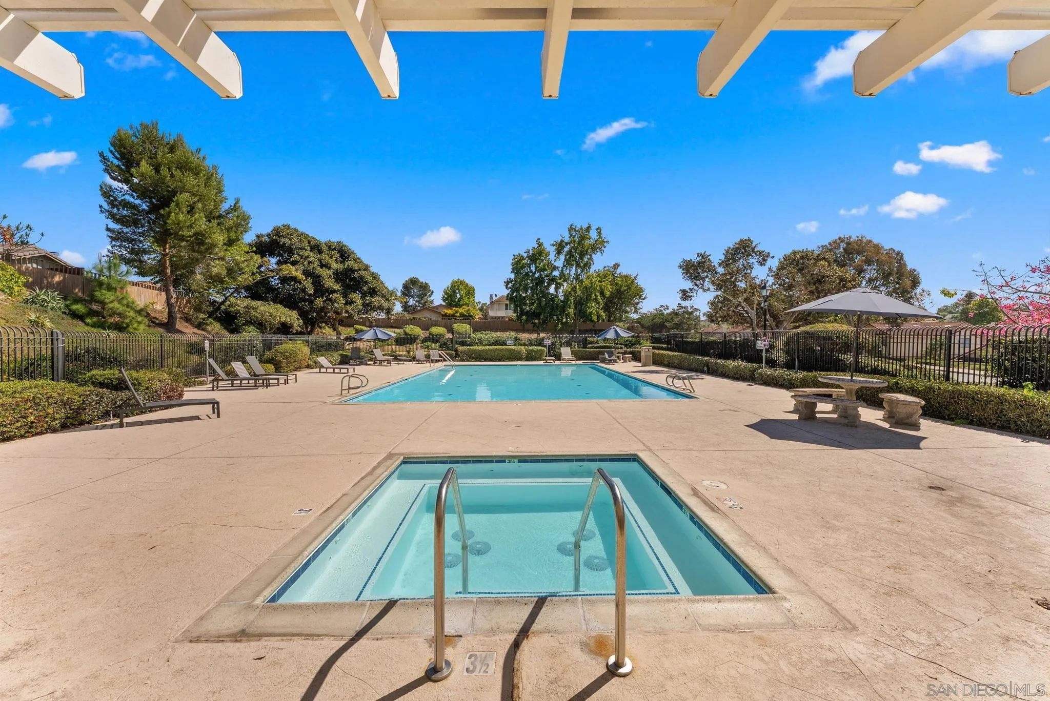 https://cdn.realtyfeed.com/cdn/127/260023841/7472749c51cd16ca0878dfd69cd69607.webp