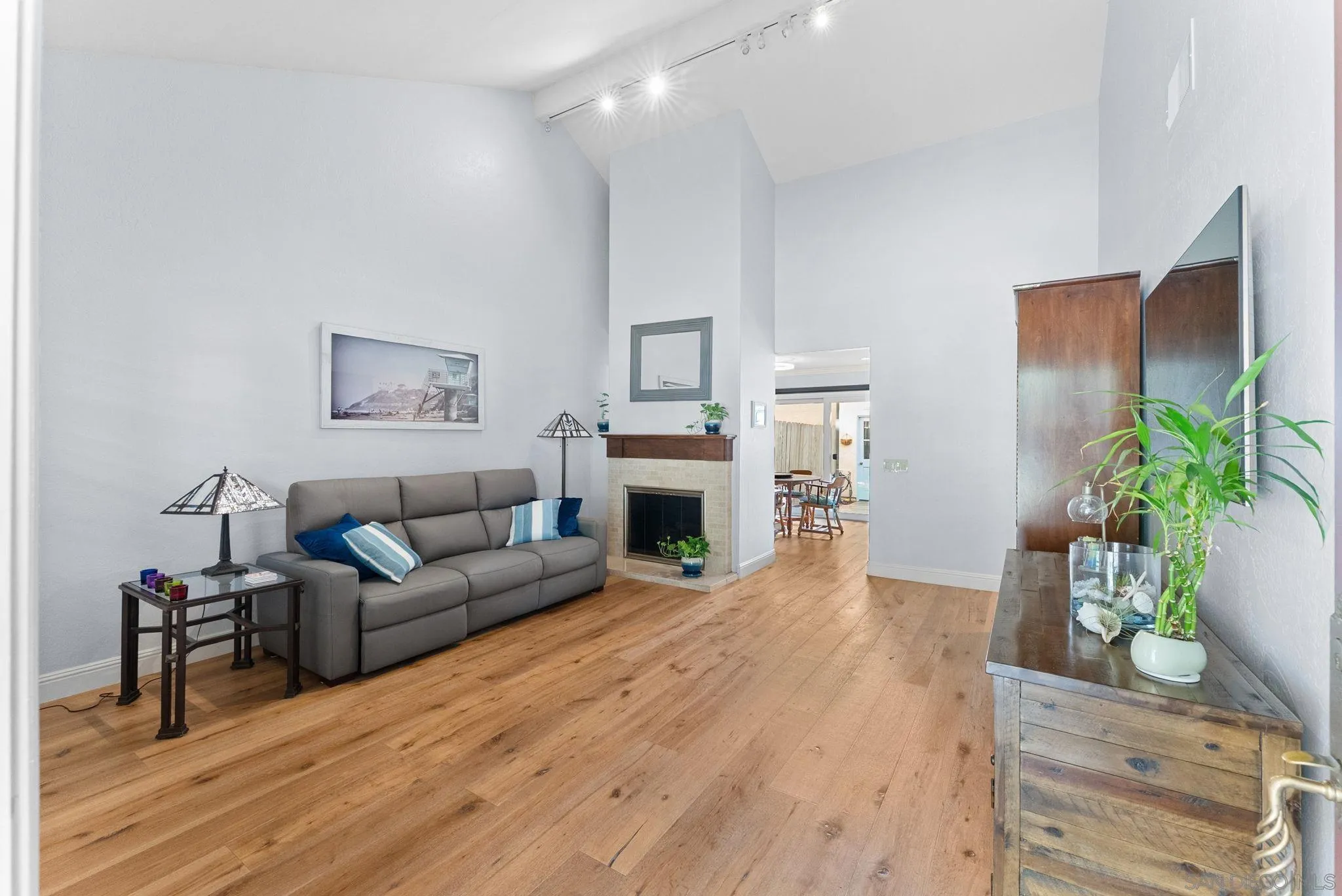 https://cdn.realtyfeed.com/cdn/127/260023841/9279e3fa325eac3f0c5afc994e151bf2.webp