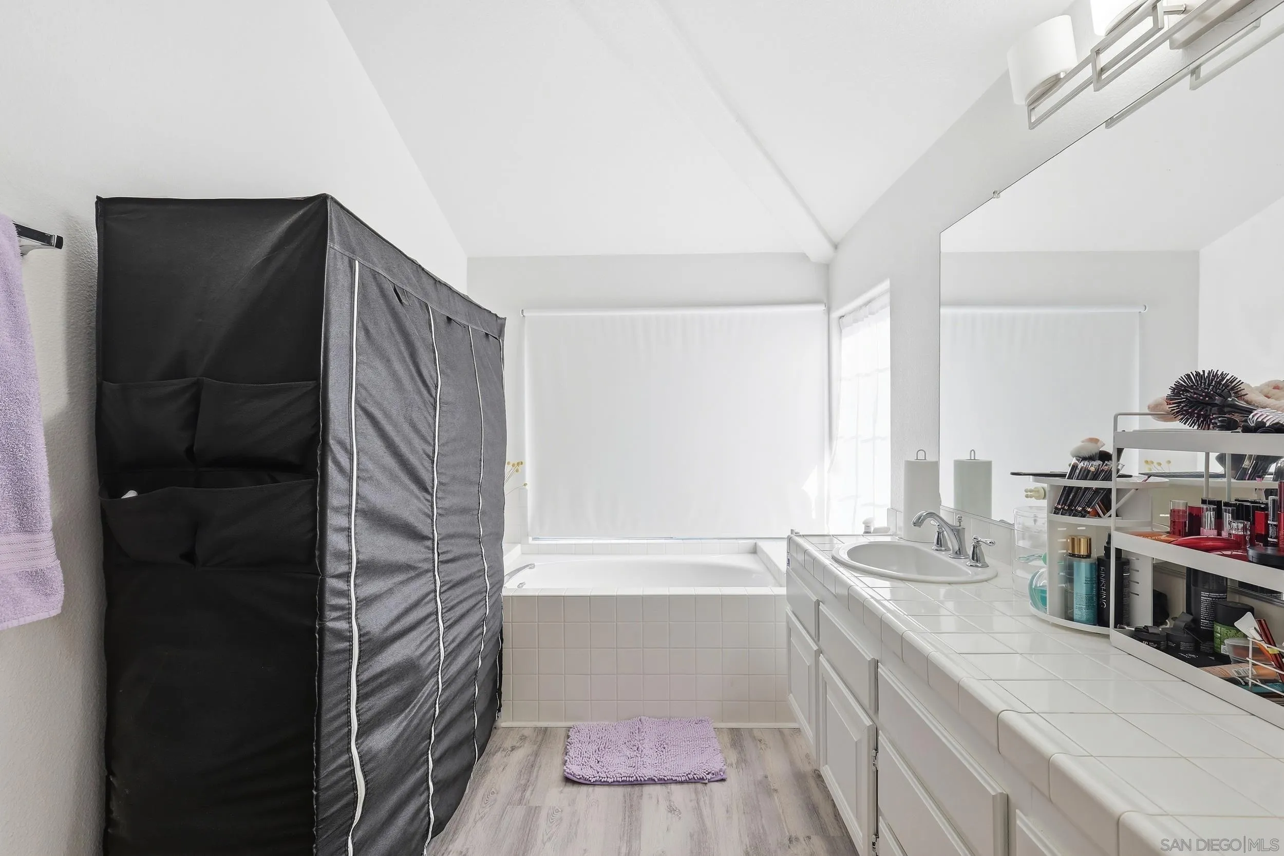 https://cdn.realtyfeed.com/cdn/127/260023847/46be6f0d03ec02bdb8293fd3d44e993d.webp