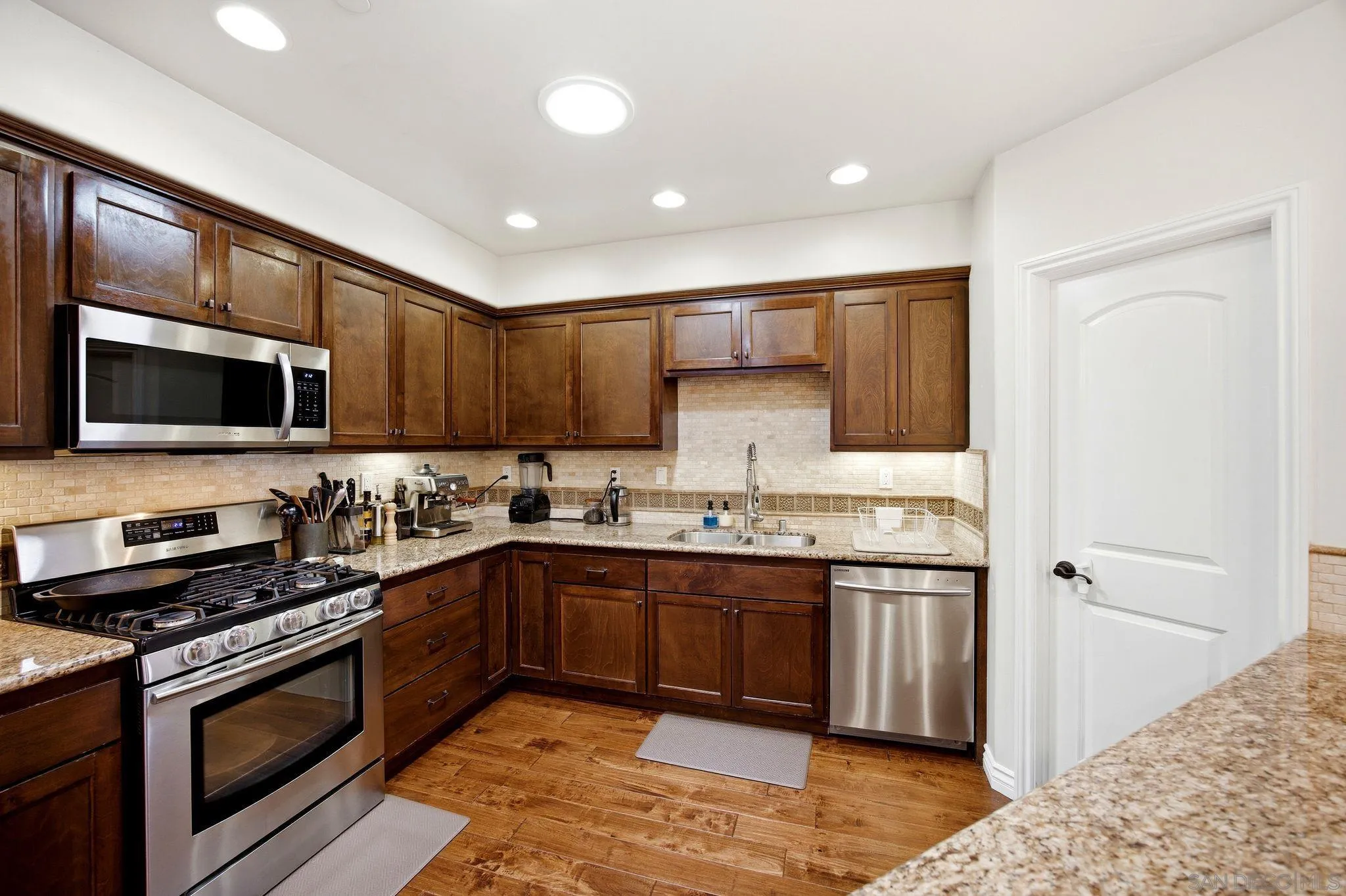 https://cdn.realtyfeed.com/cdn/127/260023848/261e7698a125ee8a494a06807c4d101e.webp