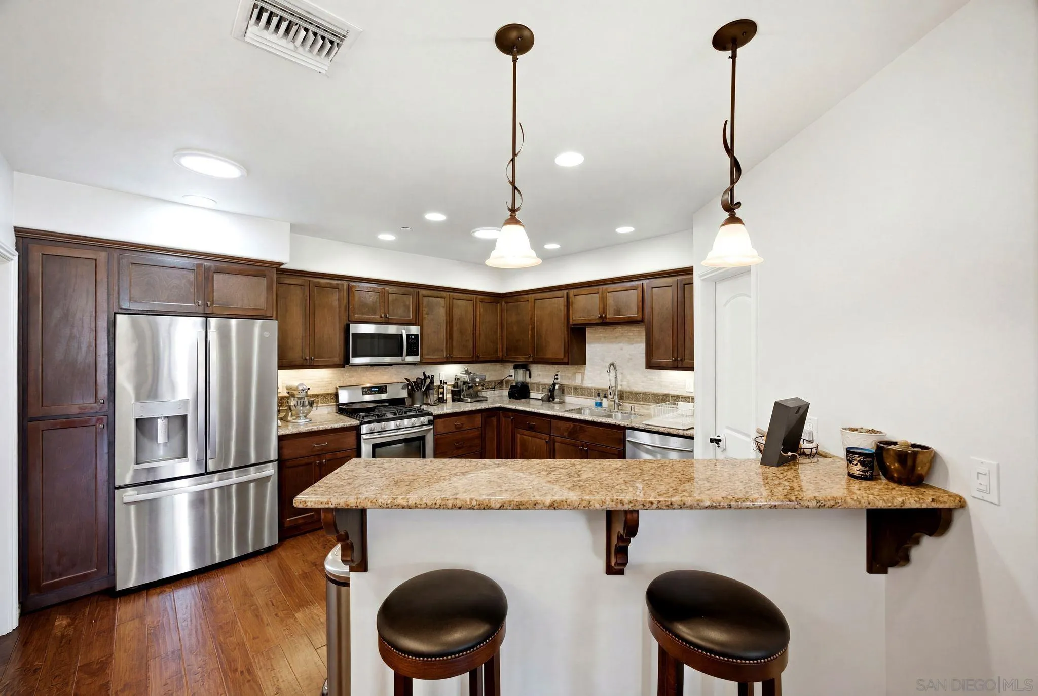 https://cdn.realtyfeed.com/cdn/127/260023848/424ec9930c0b95b25341577444251d85.webp